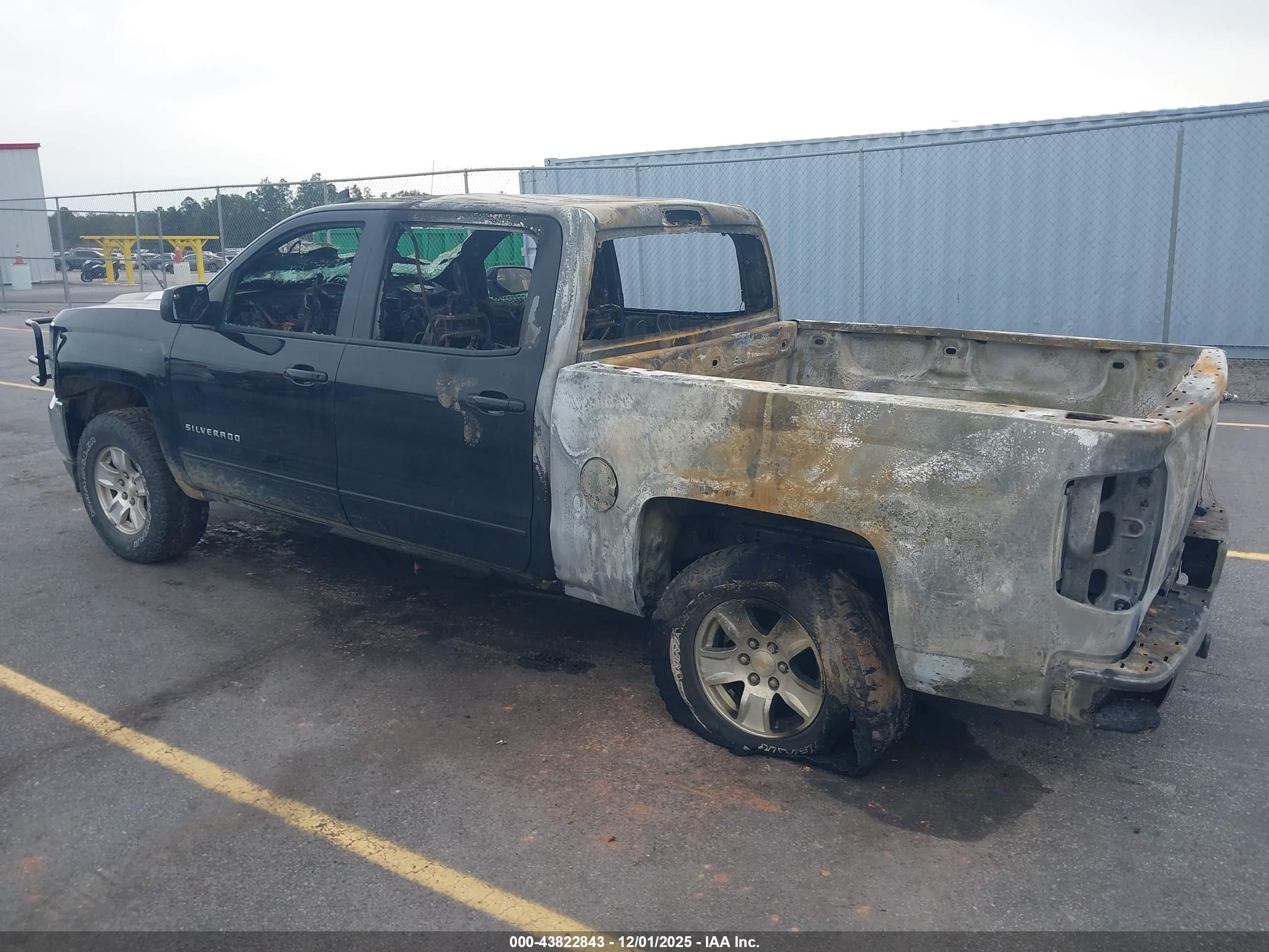 CHEVROLET SILVERADO image 3