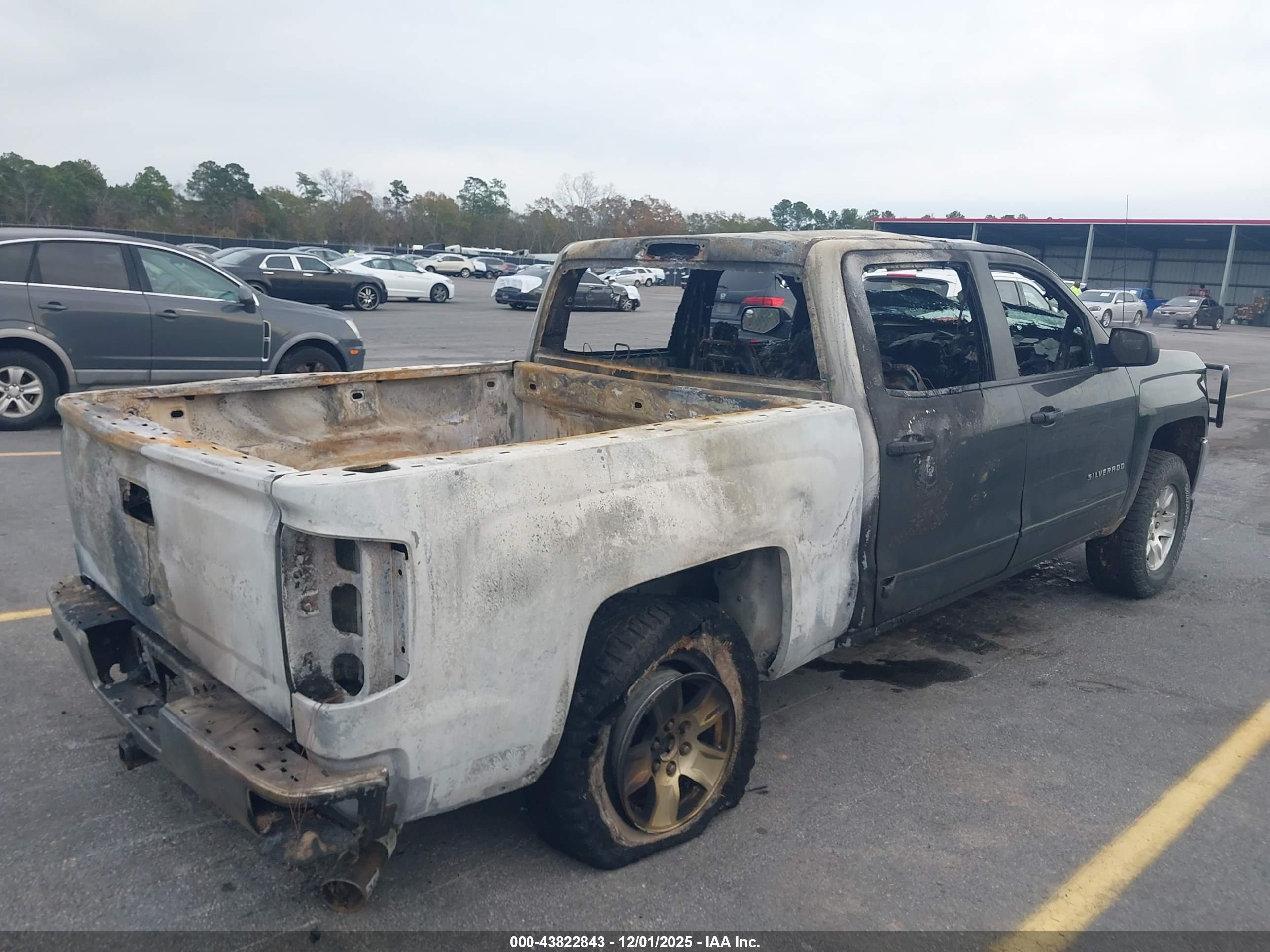 CHEVROLET SILVERADO image 4