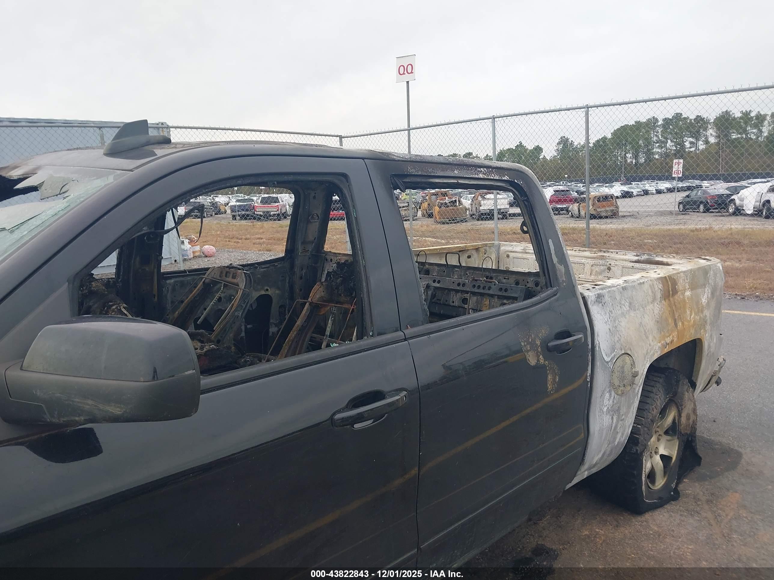 CHEVROLET SILVERADO image 6