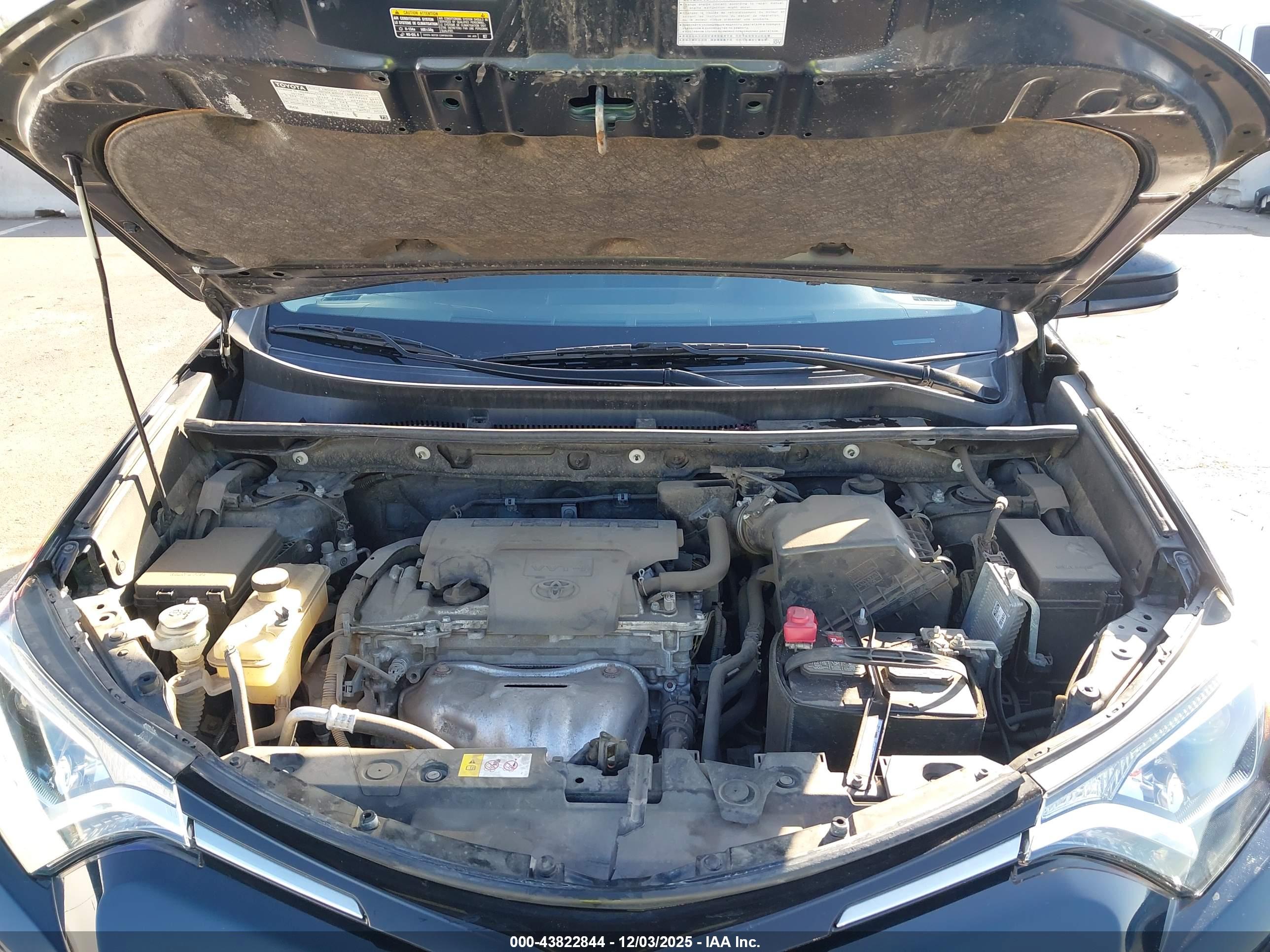 TOYOTA RAV4 image 10