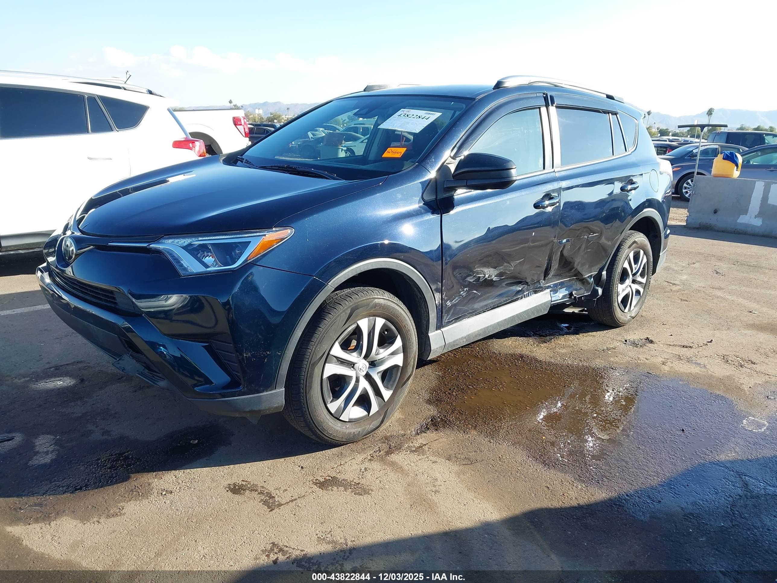 TOYOTA RAV4 image 2