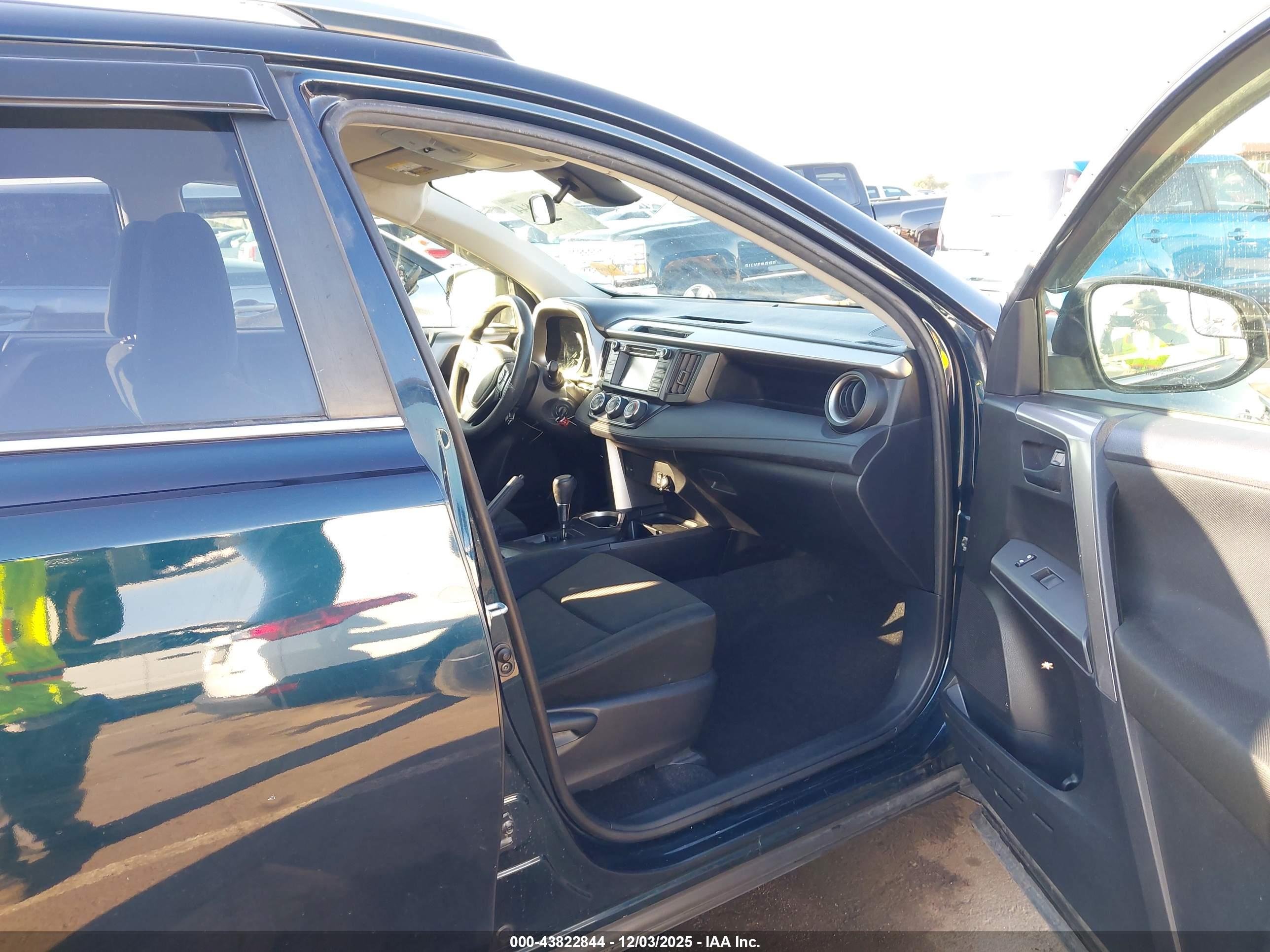 TOYOTA RAV4 image 5