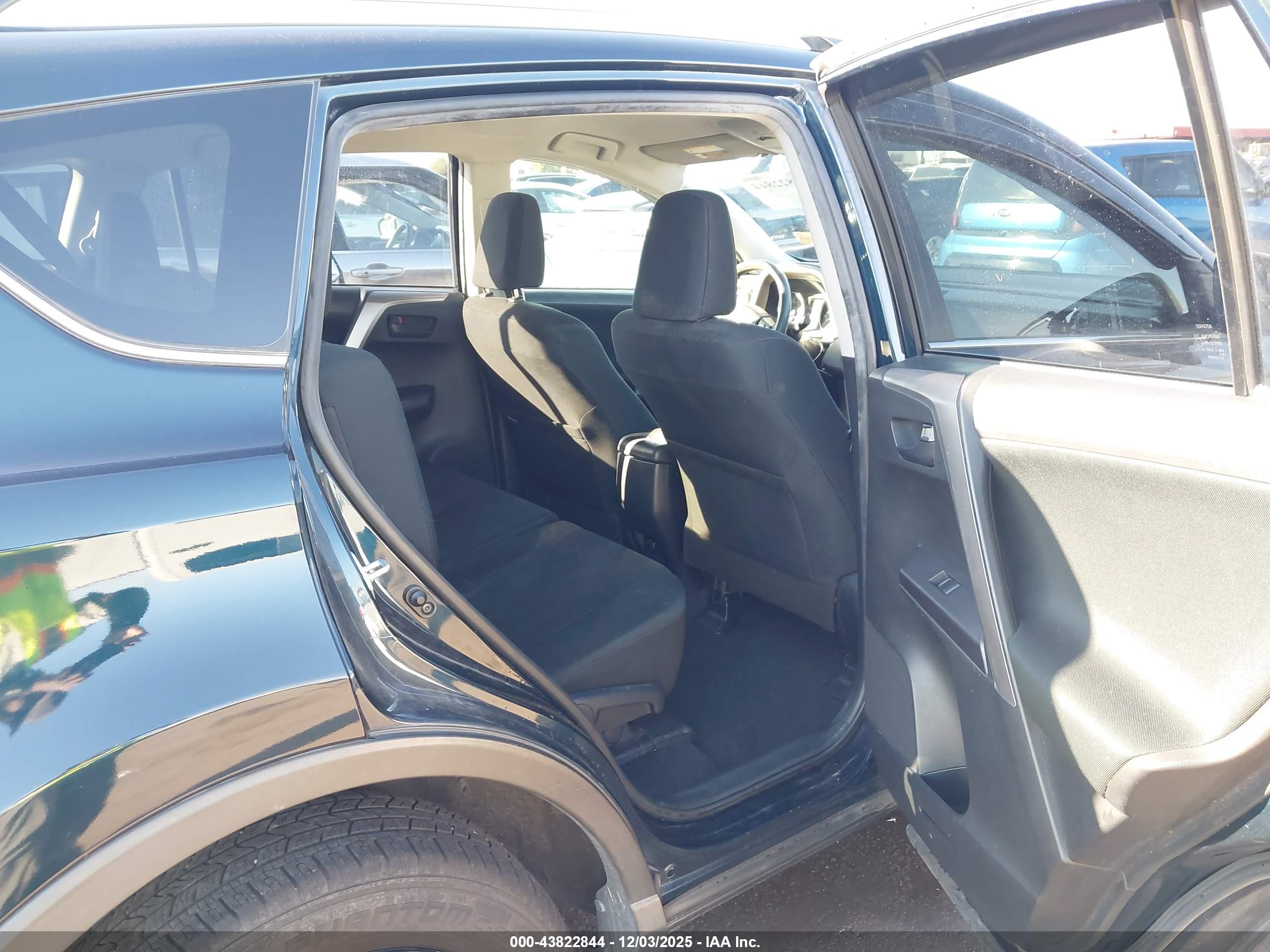TOYOTA RAV4 image 8