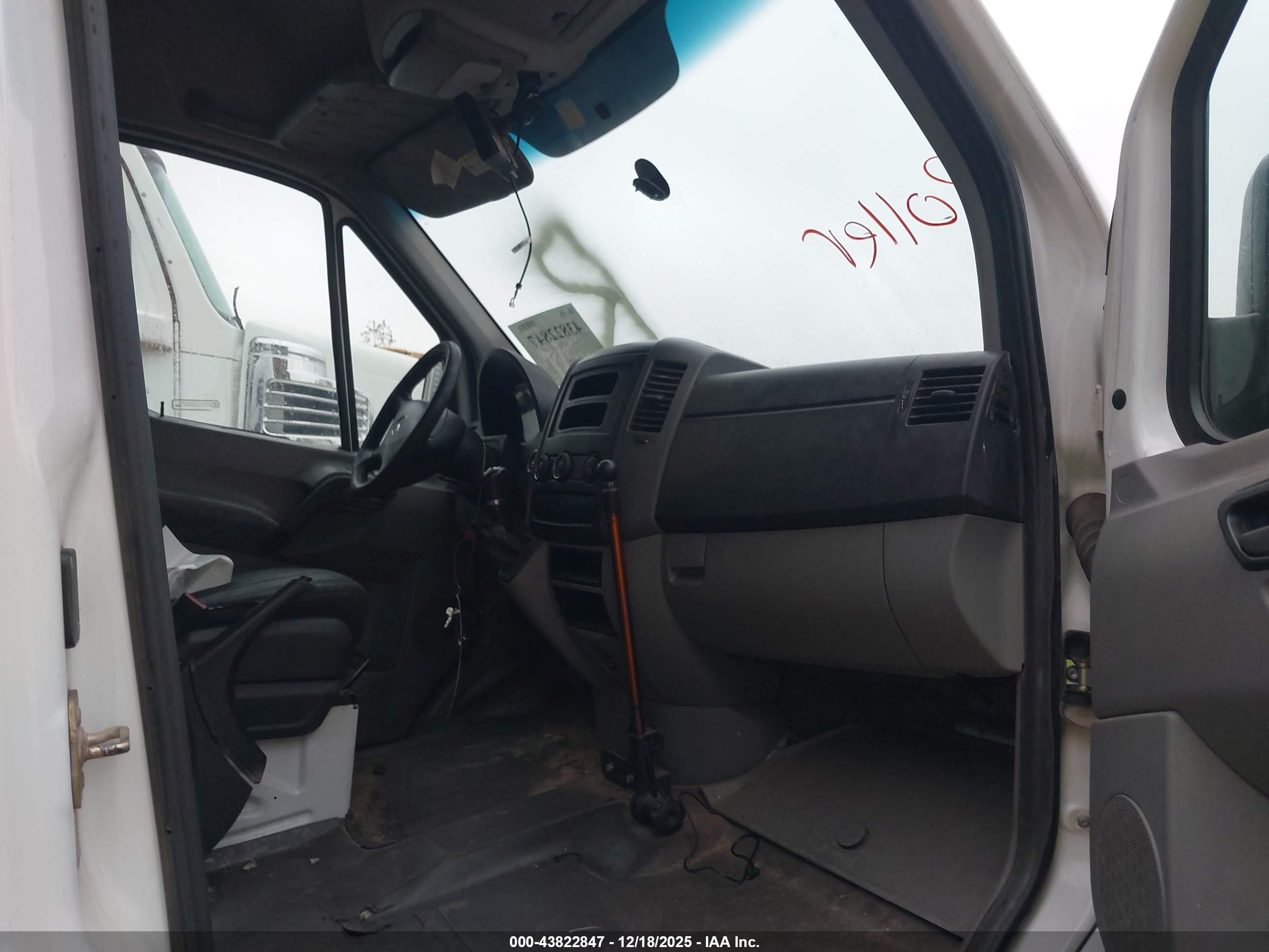 MERCEDES-BENZ SPRINTER image 5