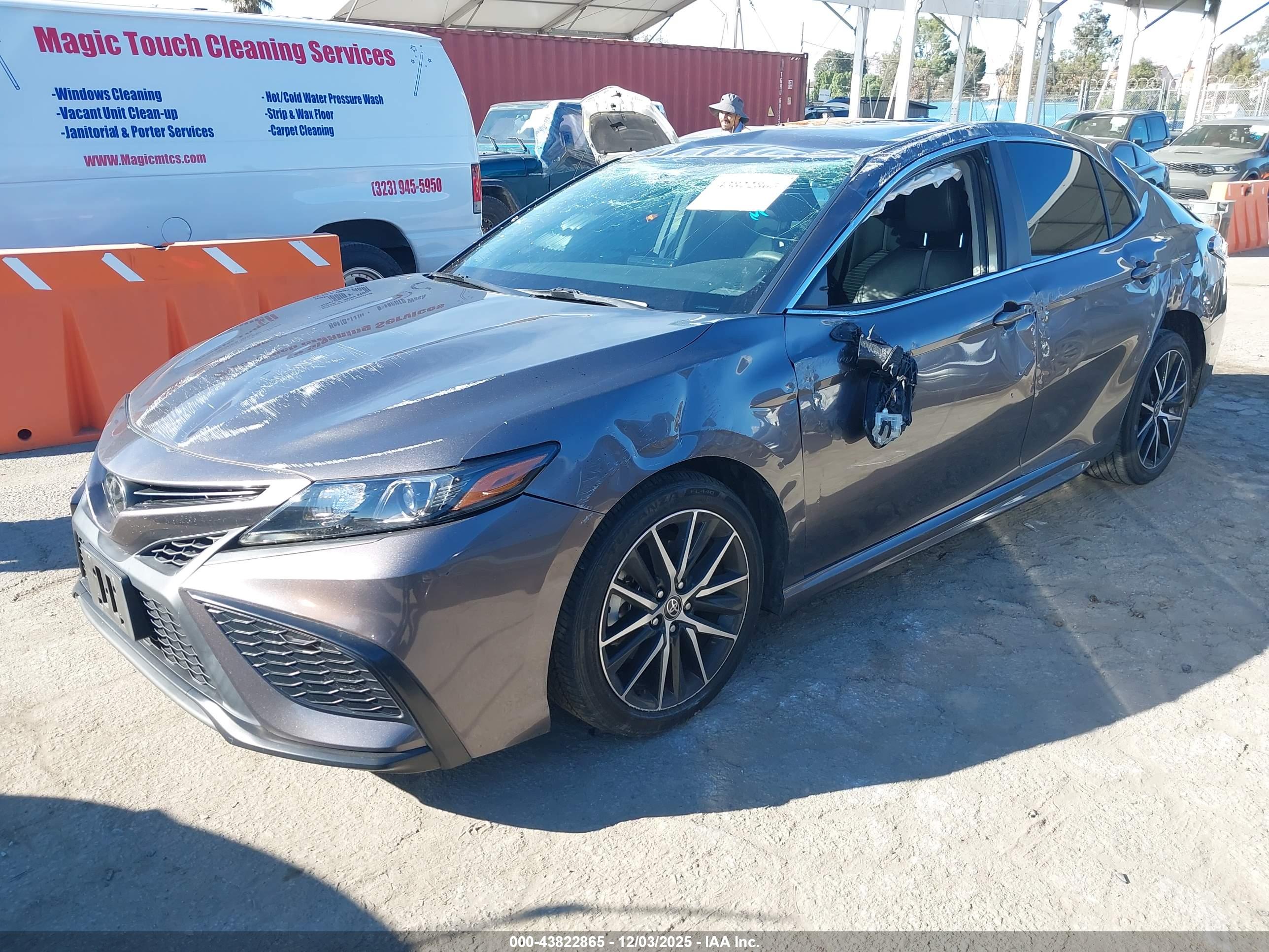 TOYOTA CAMRY image 2