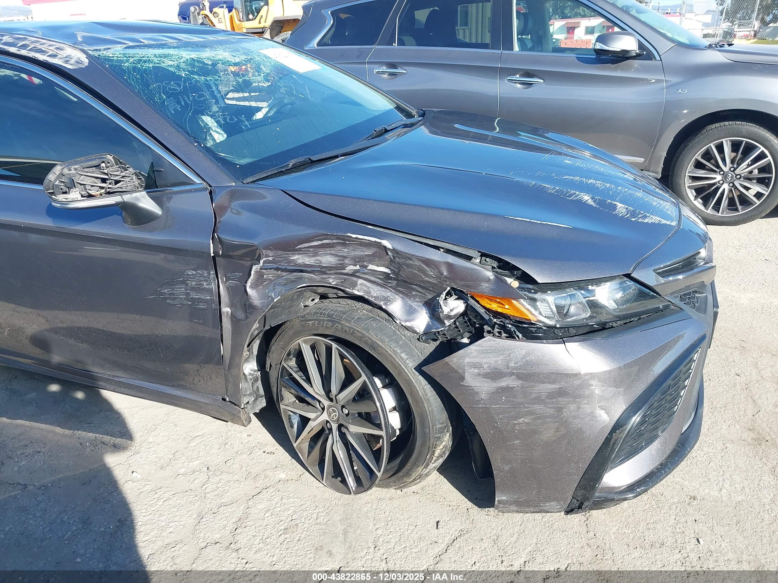 TOYOTA CAMRY image 6