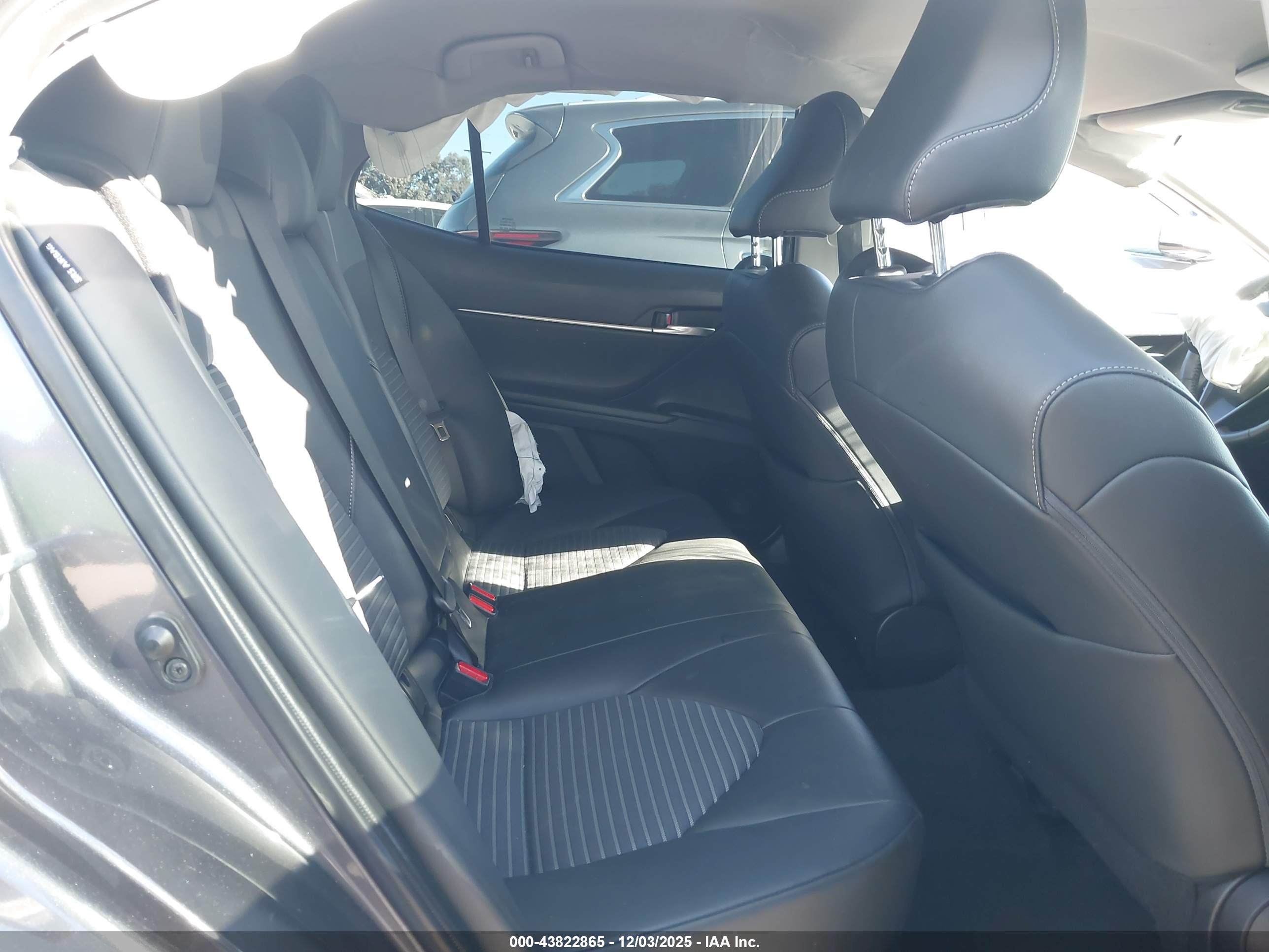 TOYOTA CAMRY image 8