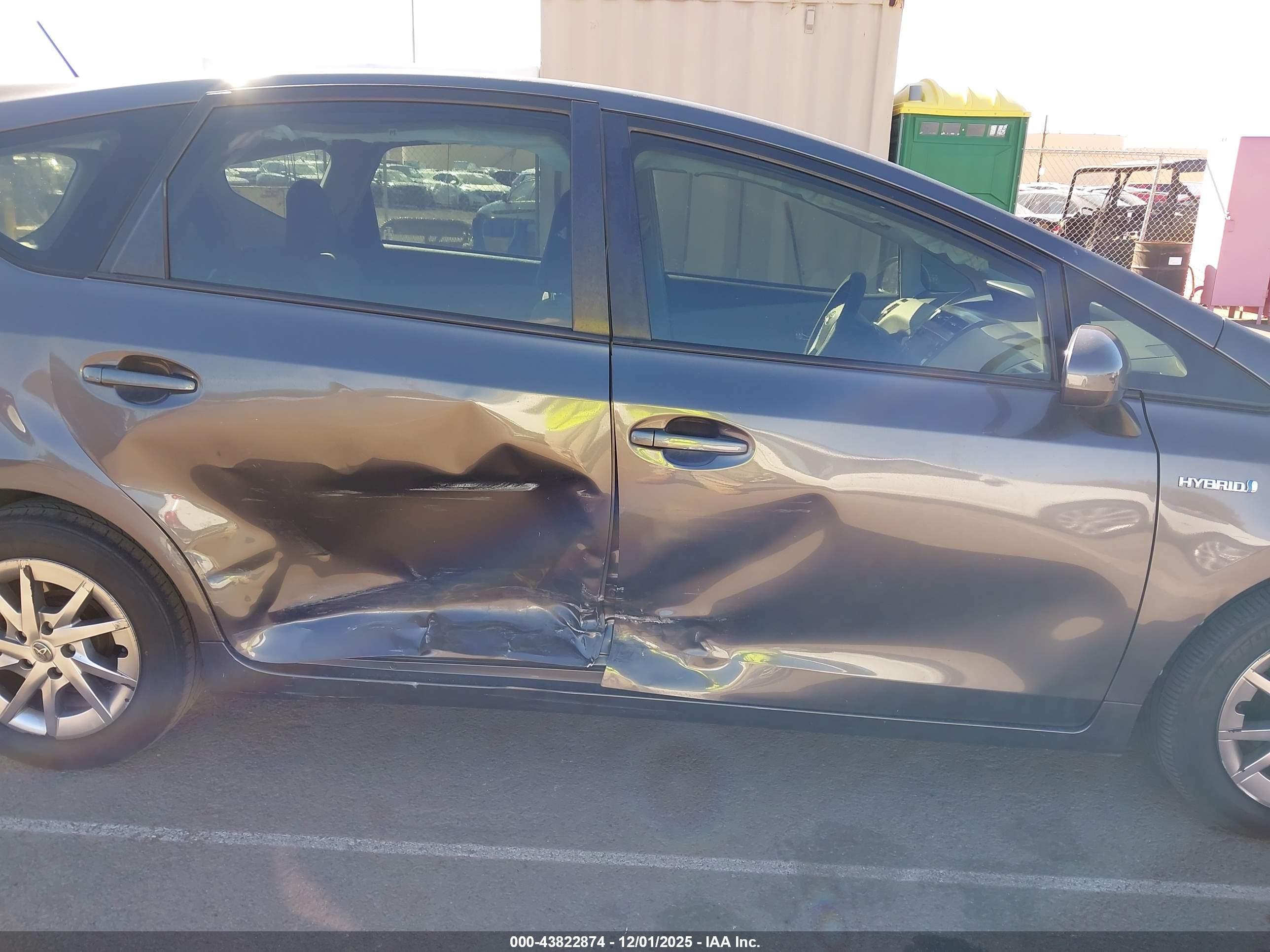TOYOTA PRIUS image 6
