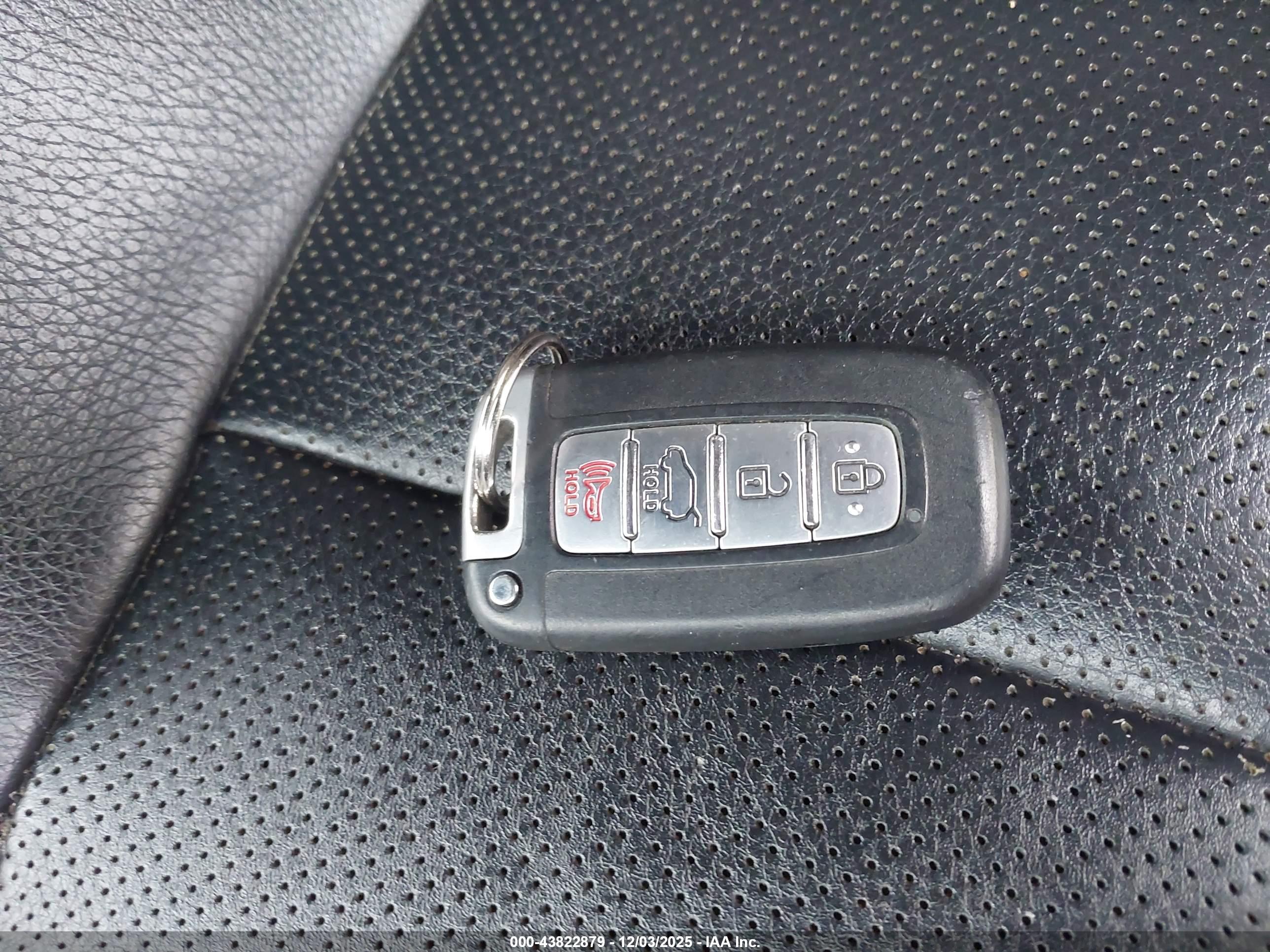 HYUNDAI VELOSTER image 11