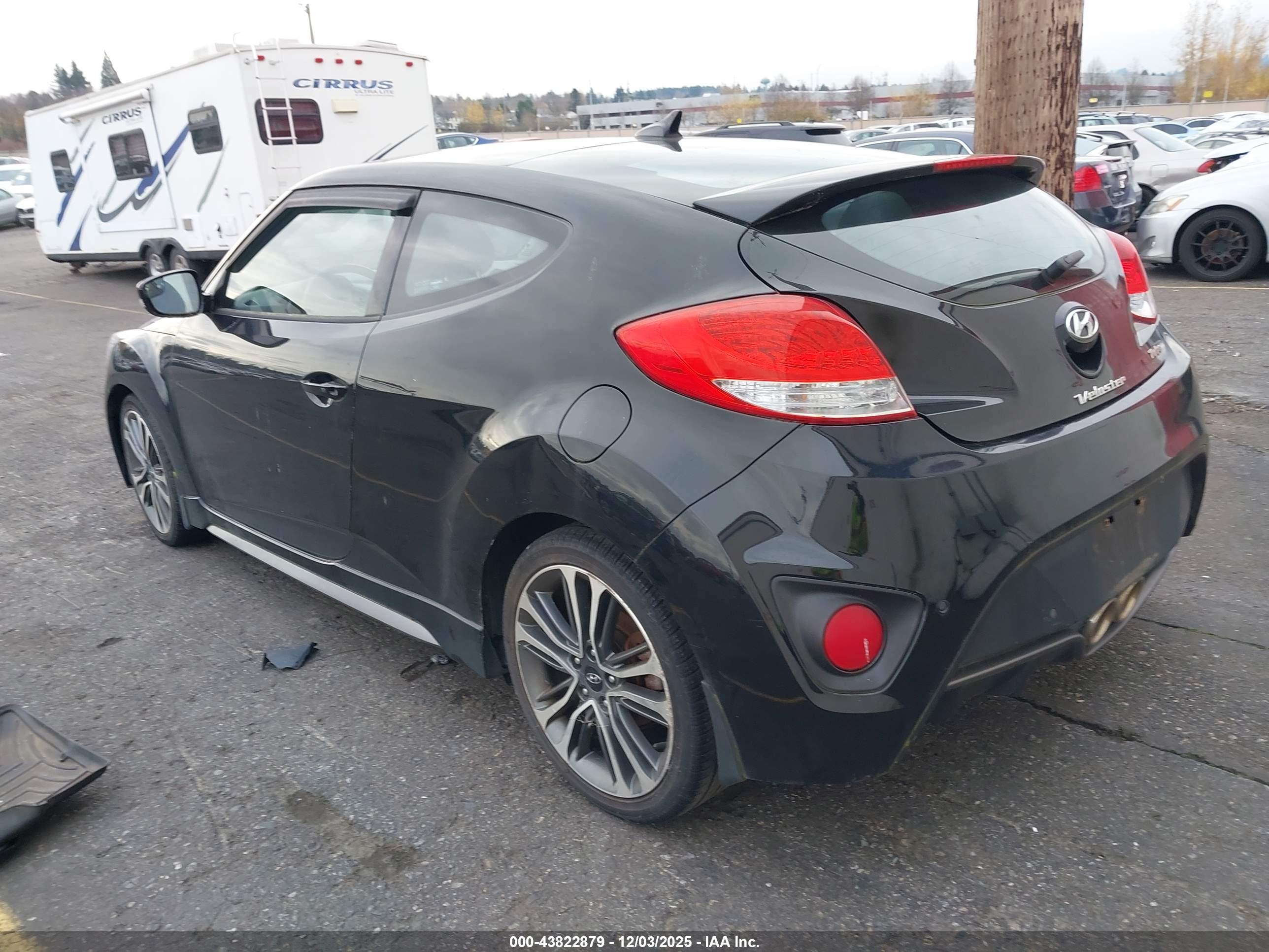 HYUNDAI VELOSTER image 3