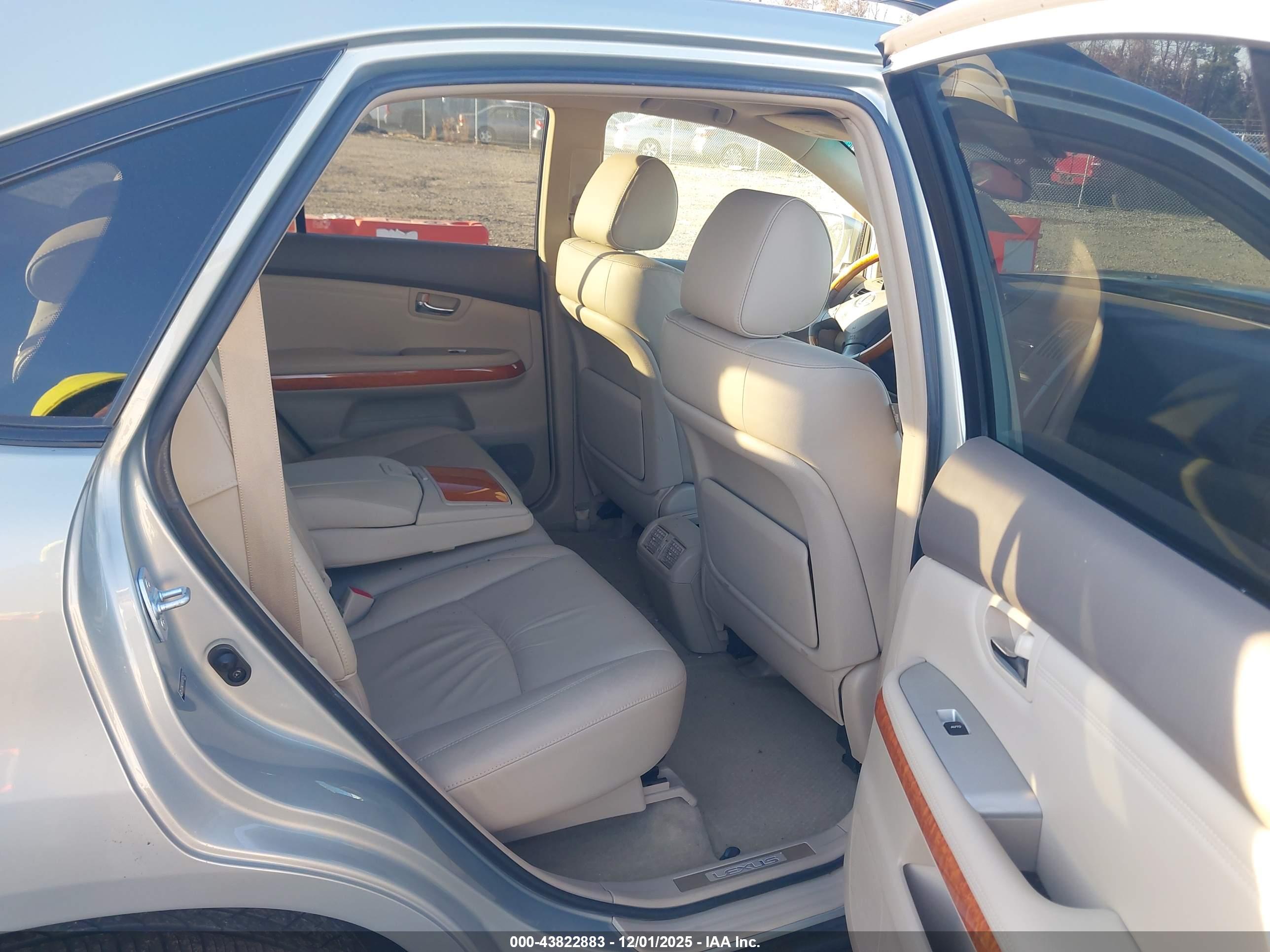 LEXUS RX image 8