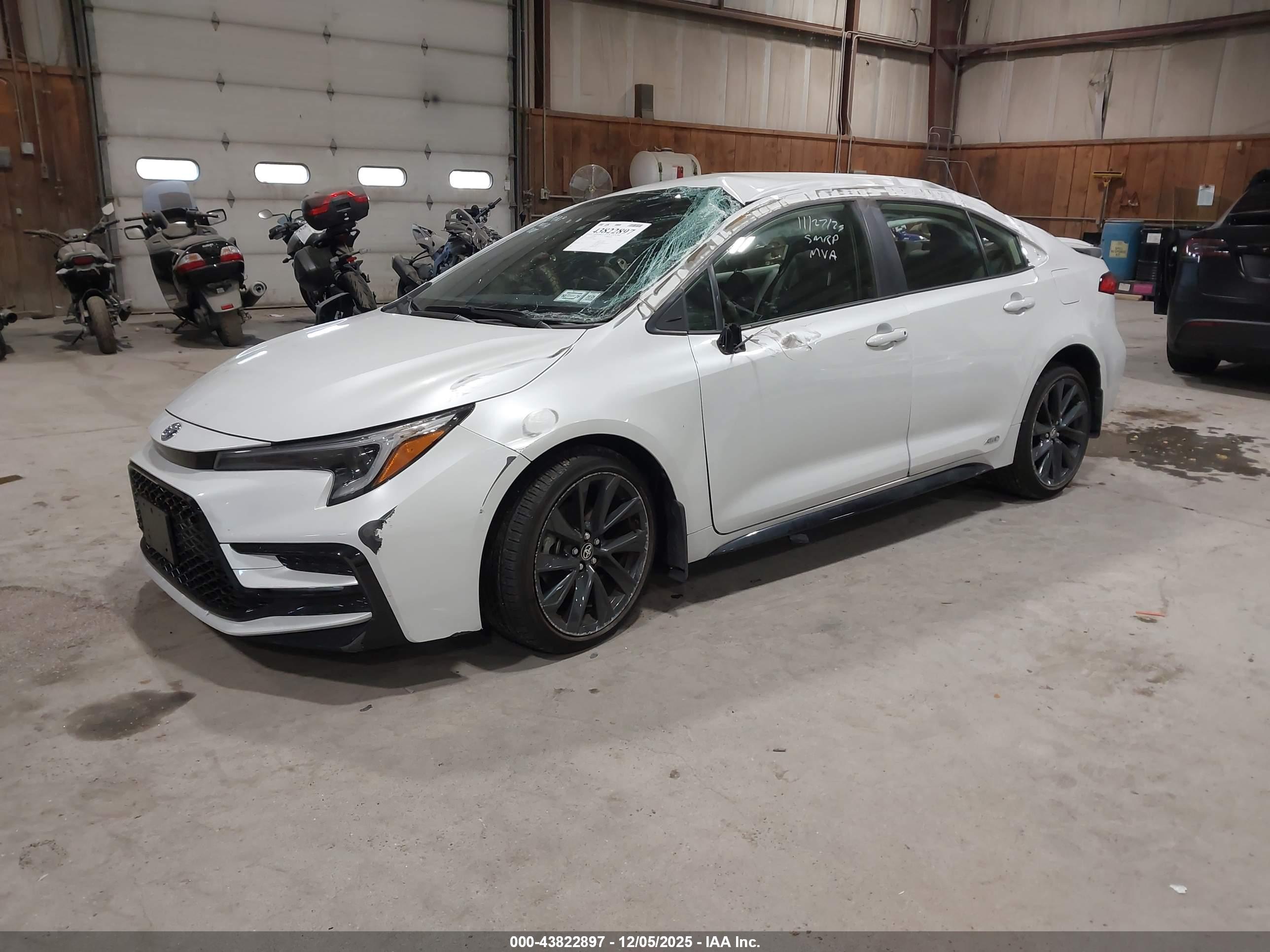 TOYOTA COROLLA image 2