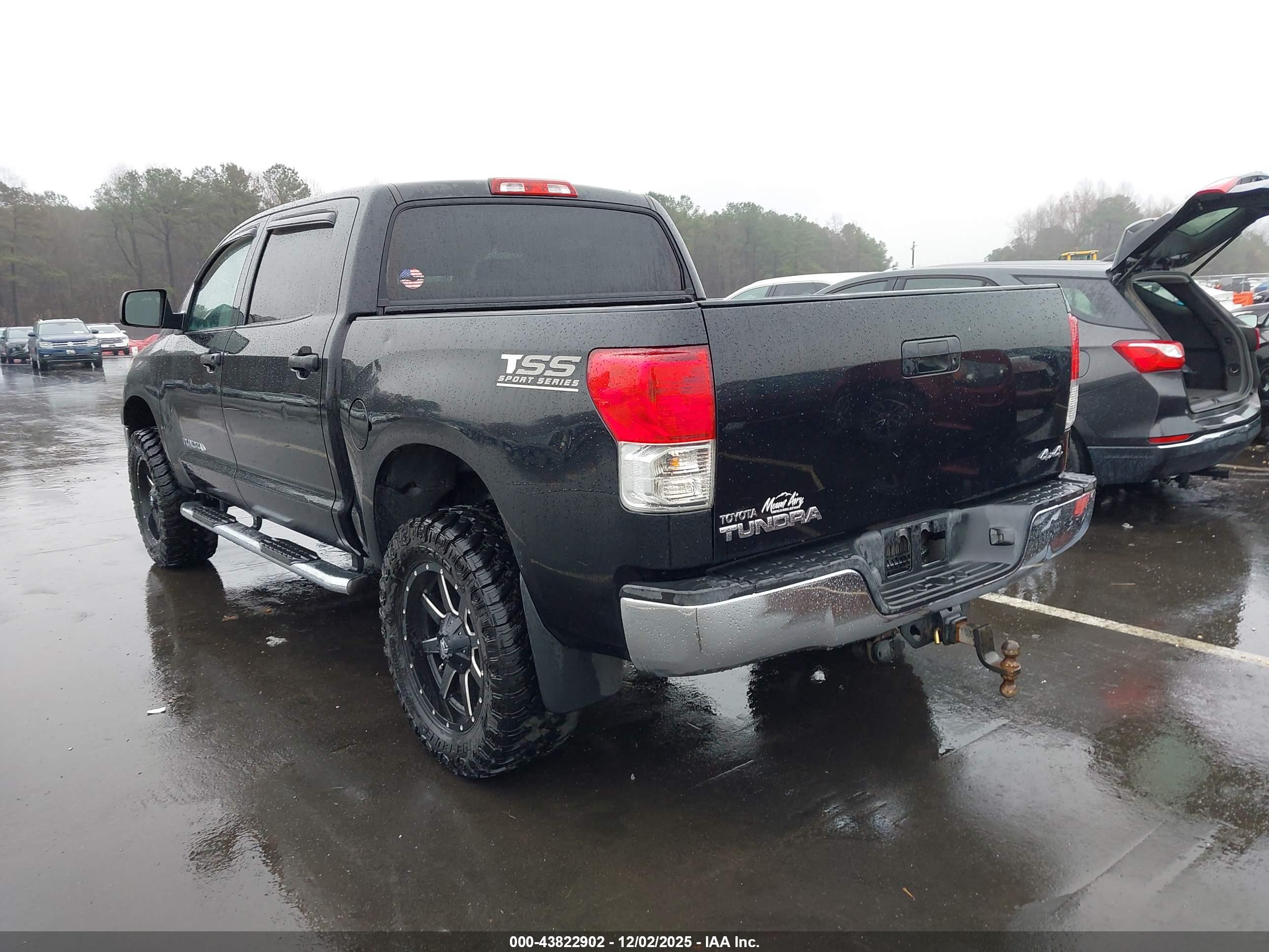 TOYOTA TUNDRA image 3
