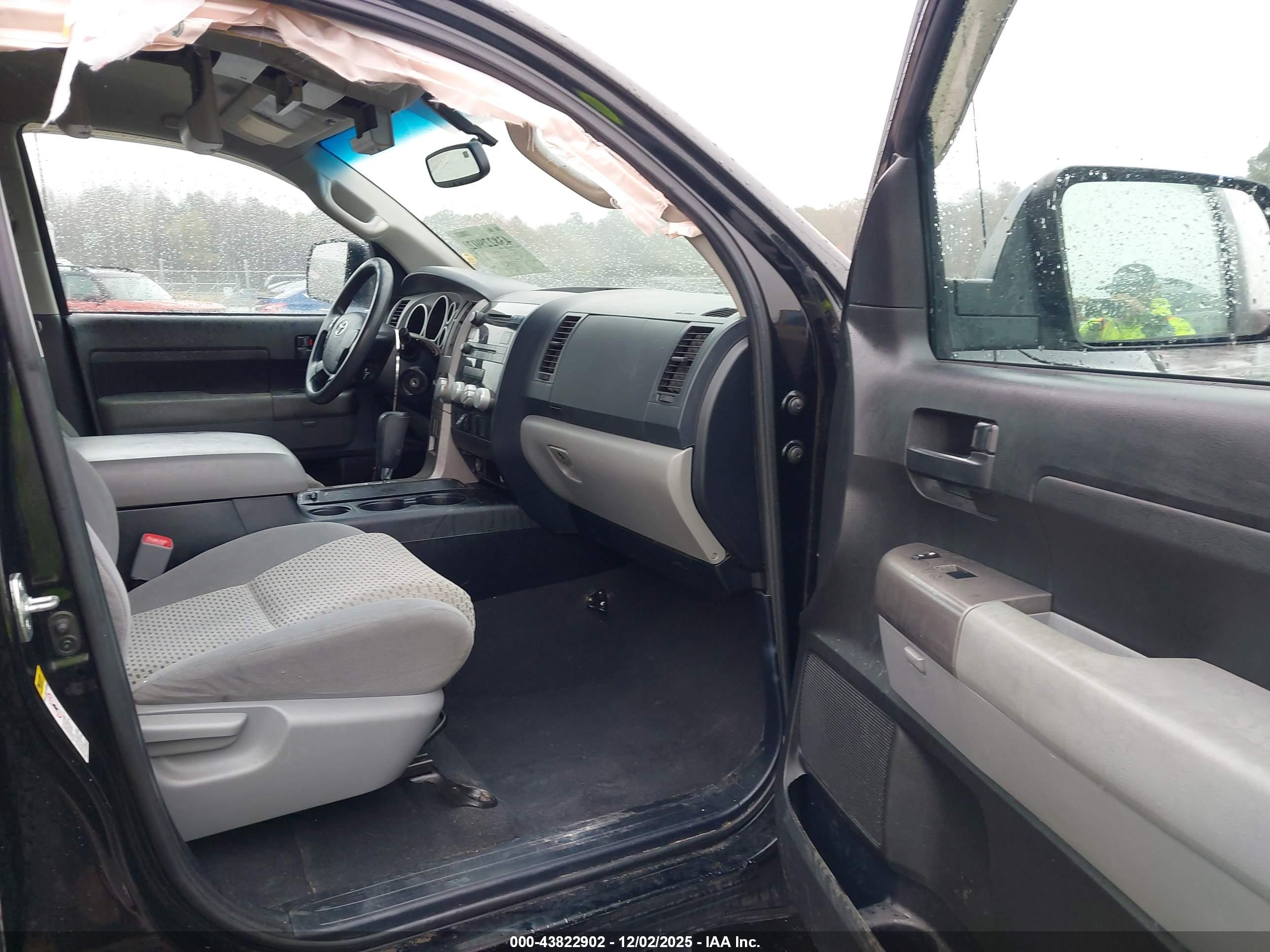 TOYOTA TUNDRA image 5