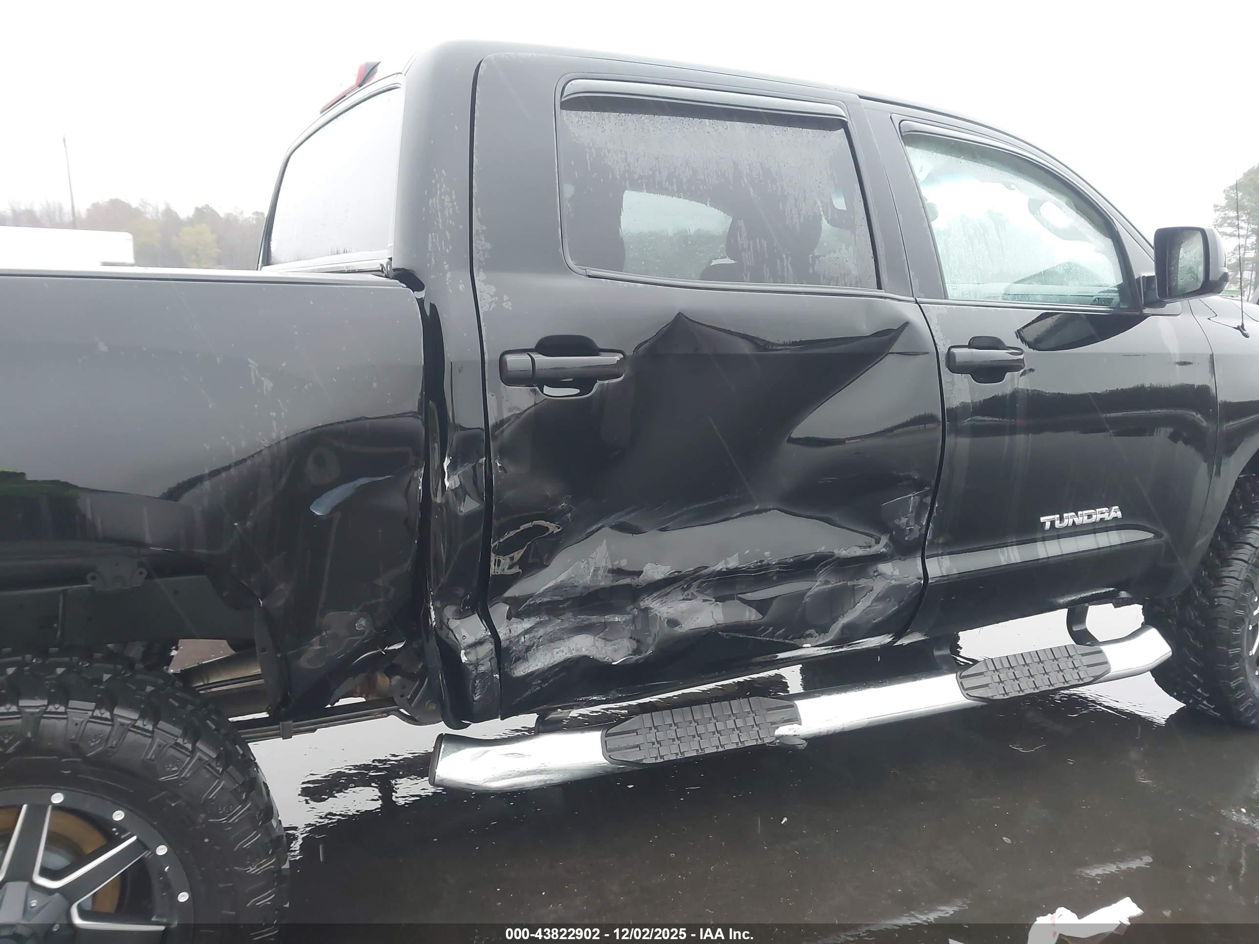 TOYOTA TUNDRA image 6