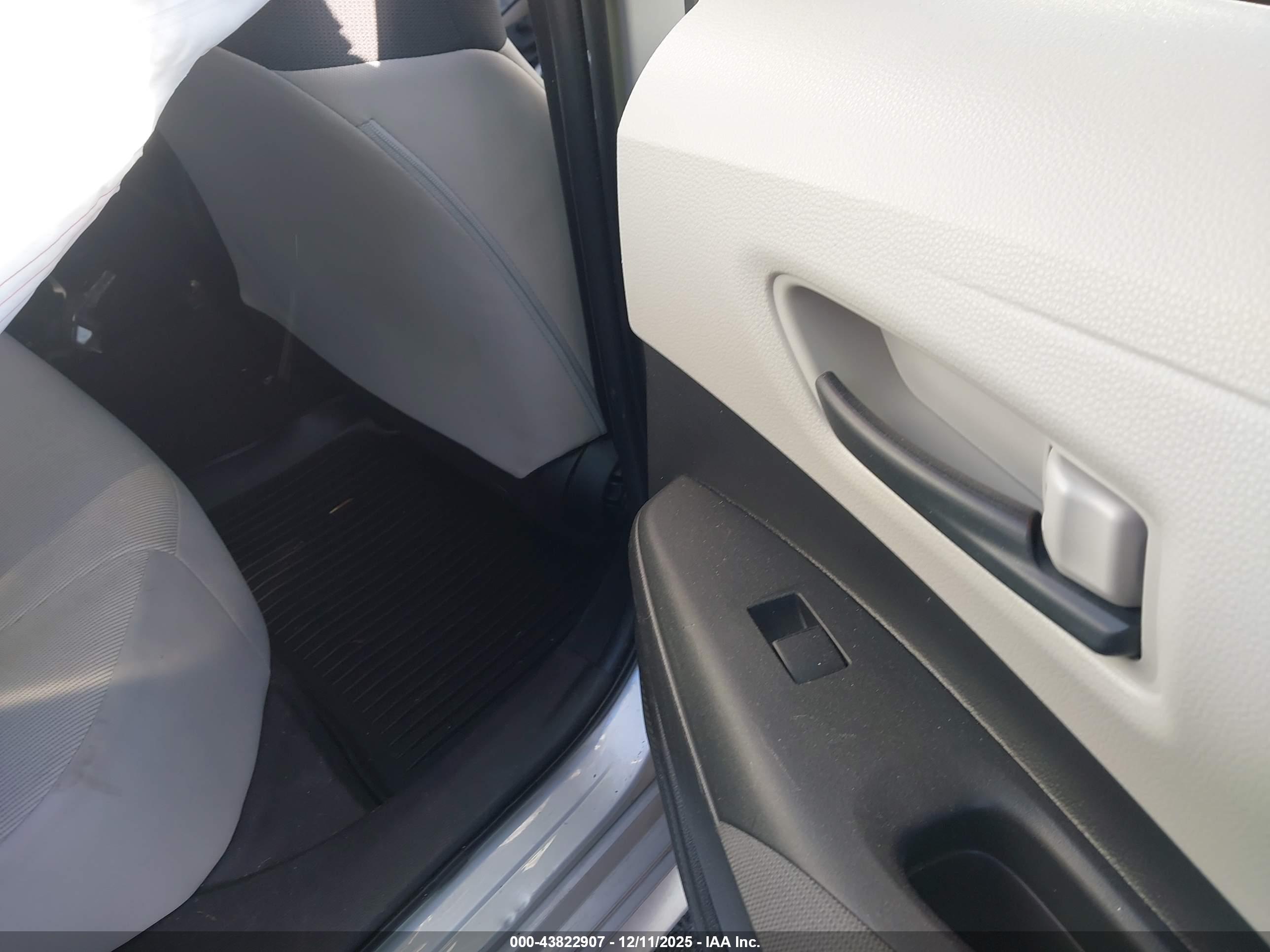 TOYOTA COROLLA image 8