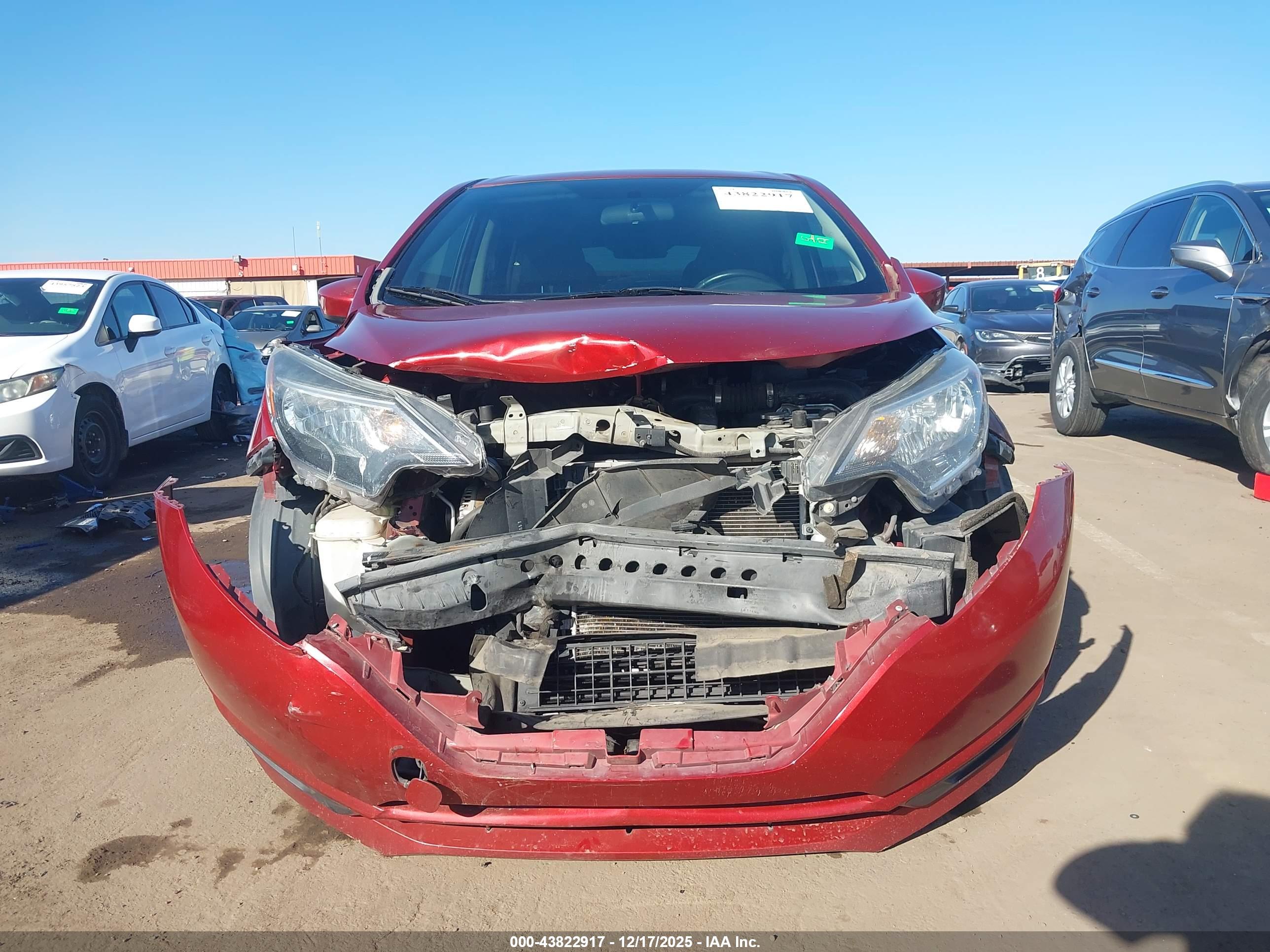 NISSAN VERSA image 6