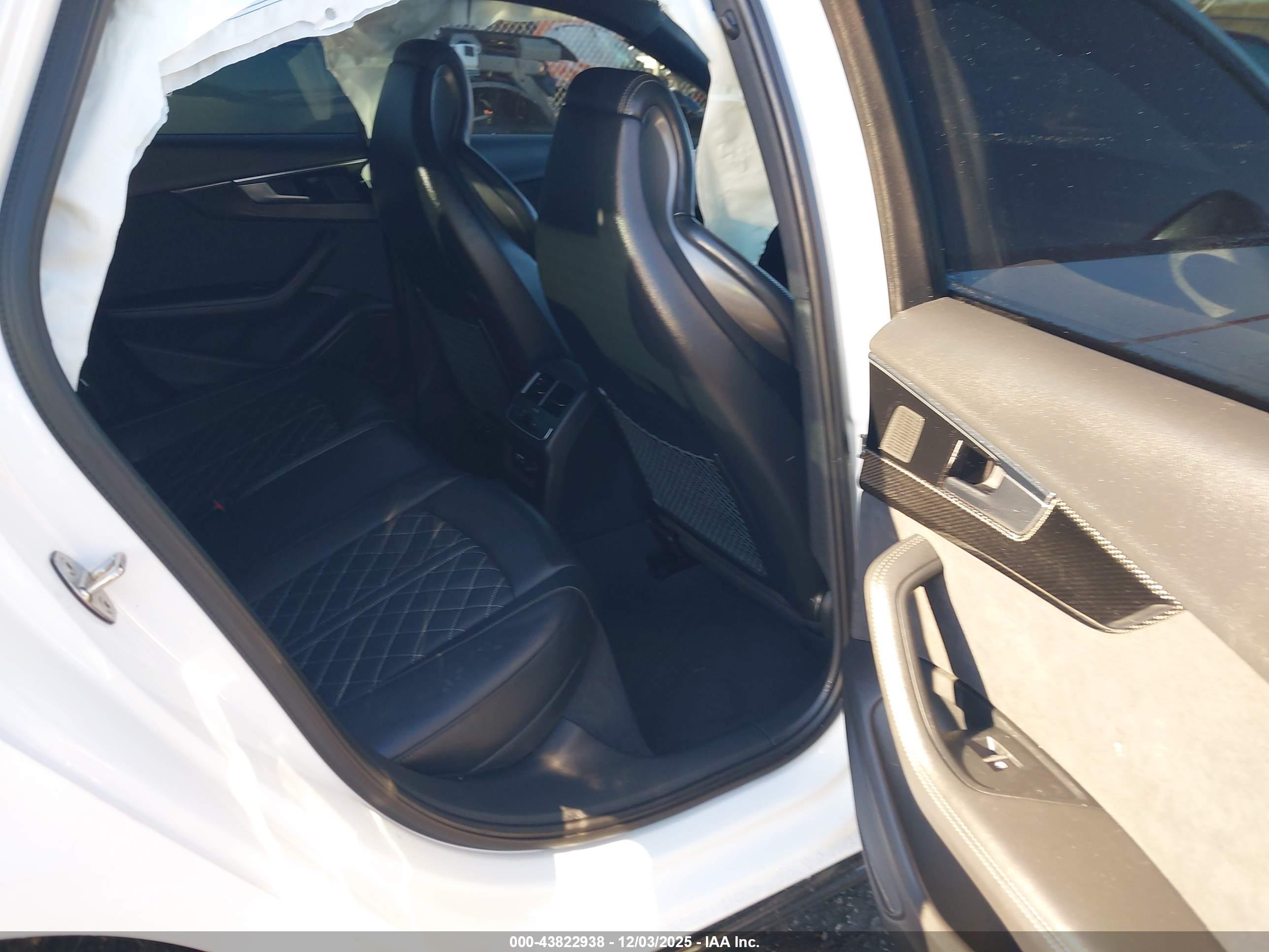 AUDI S4 image 8