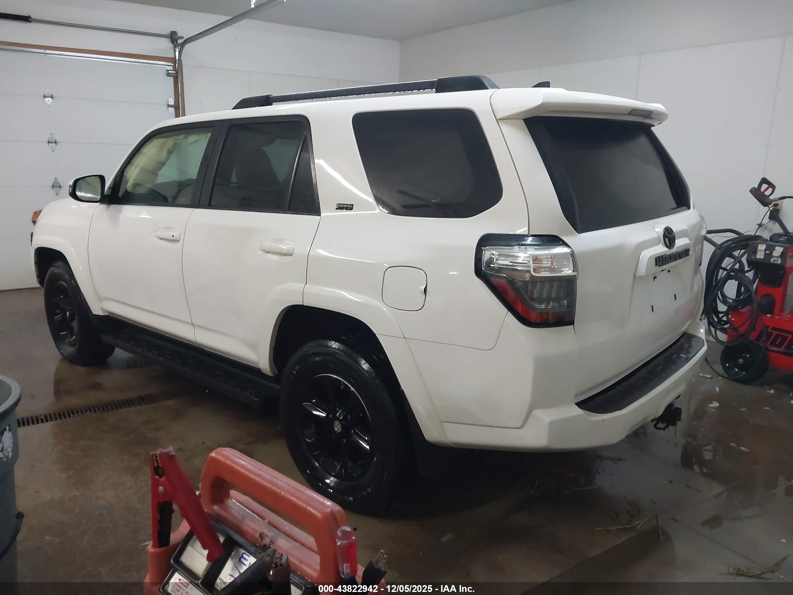 TOYOTA 4RUNNER image 3