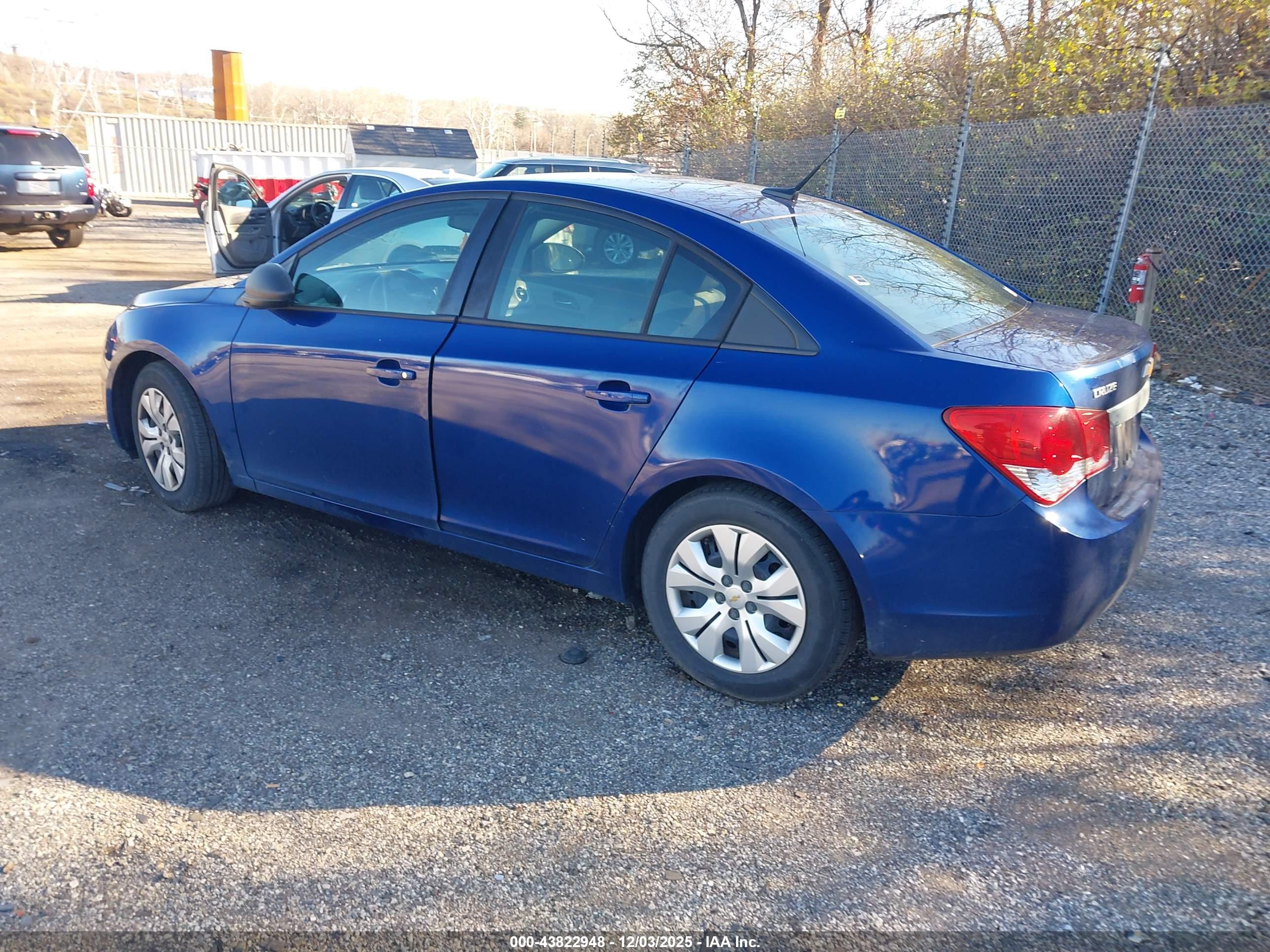 CHEVROLET CRUZE image 3