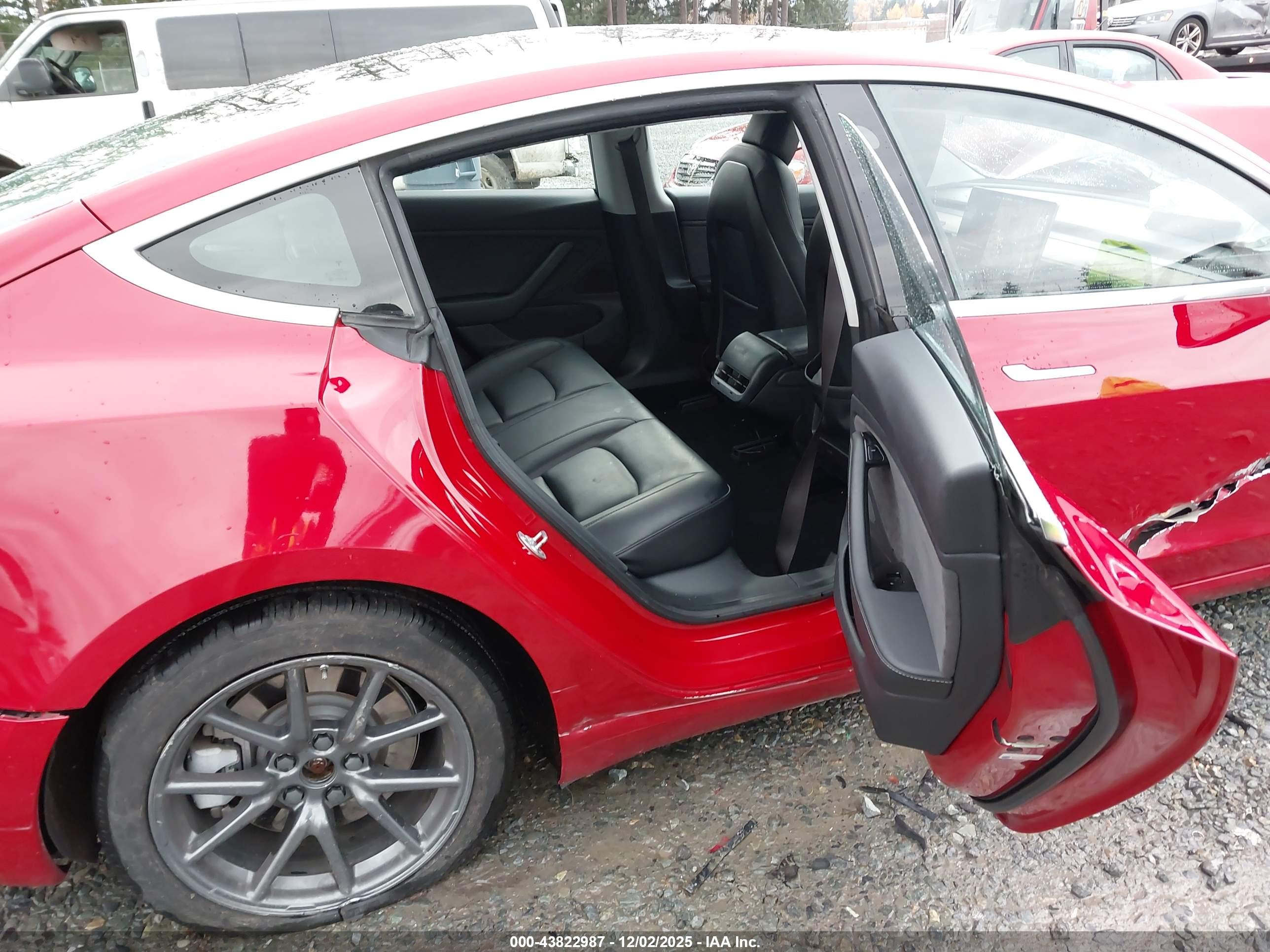 TESLA MODEL image 8