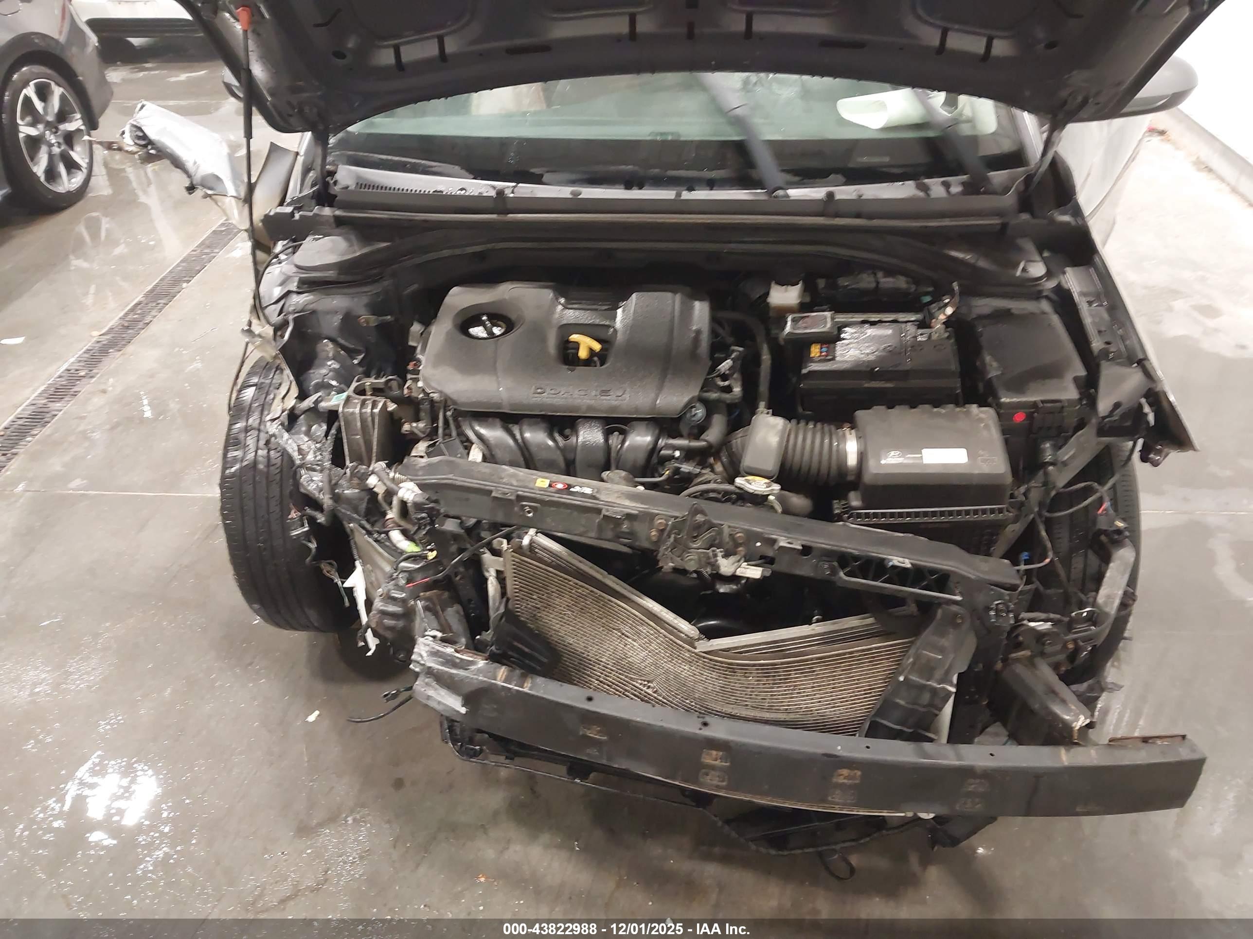 HYUNDAI ELANTRA image 10