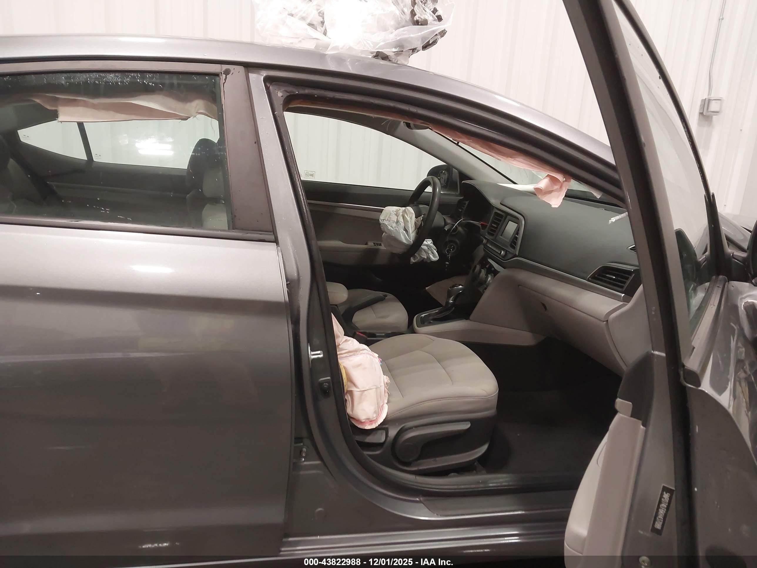 HYUNDAI ELANTRA image 5