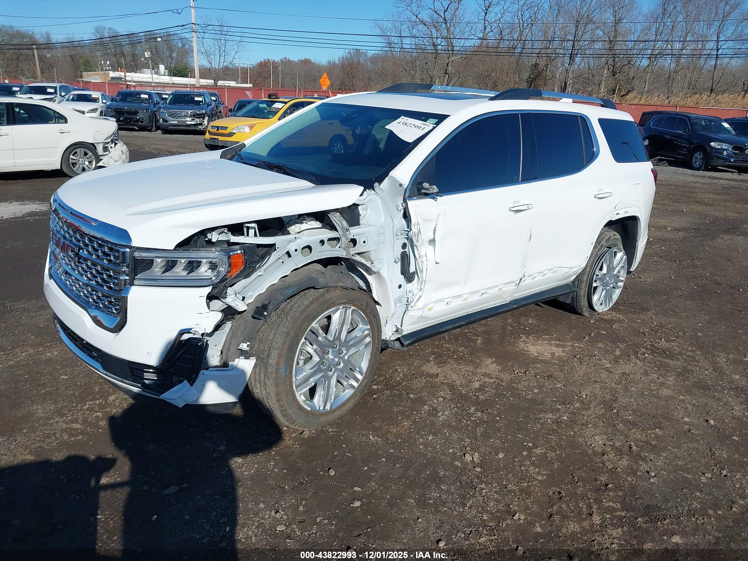 GMC ACADIA image 2