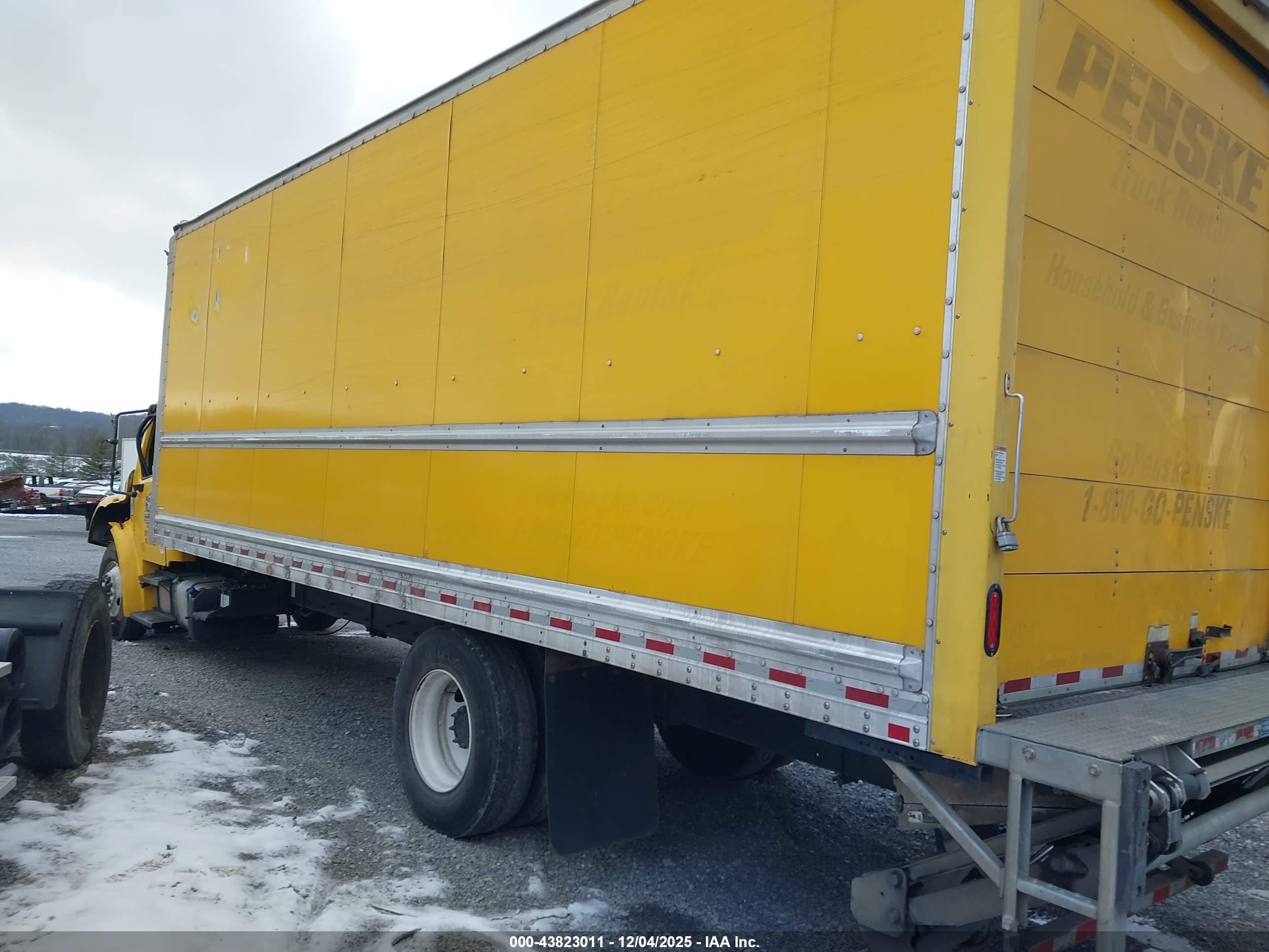 FREIGHTLINER M2 image 3