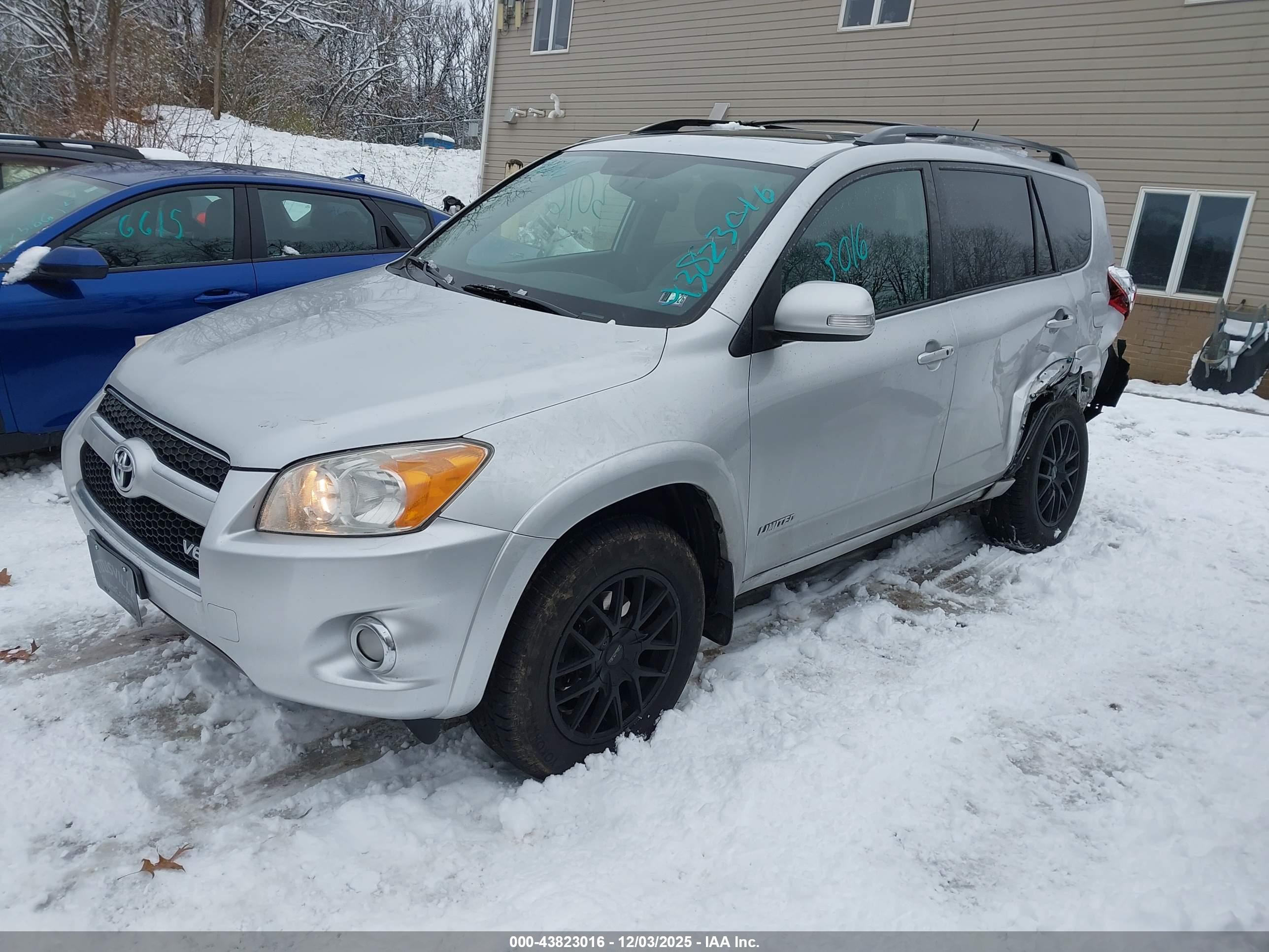 TOYOTA RAV4 image 2