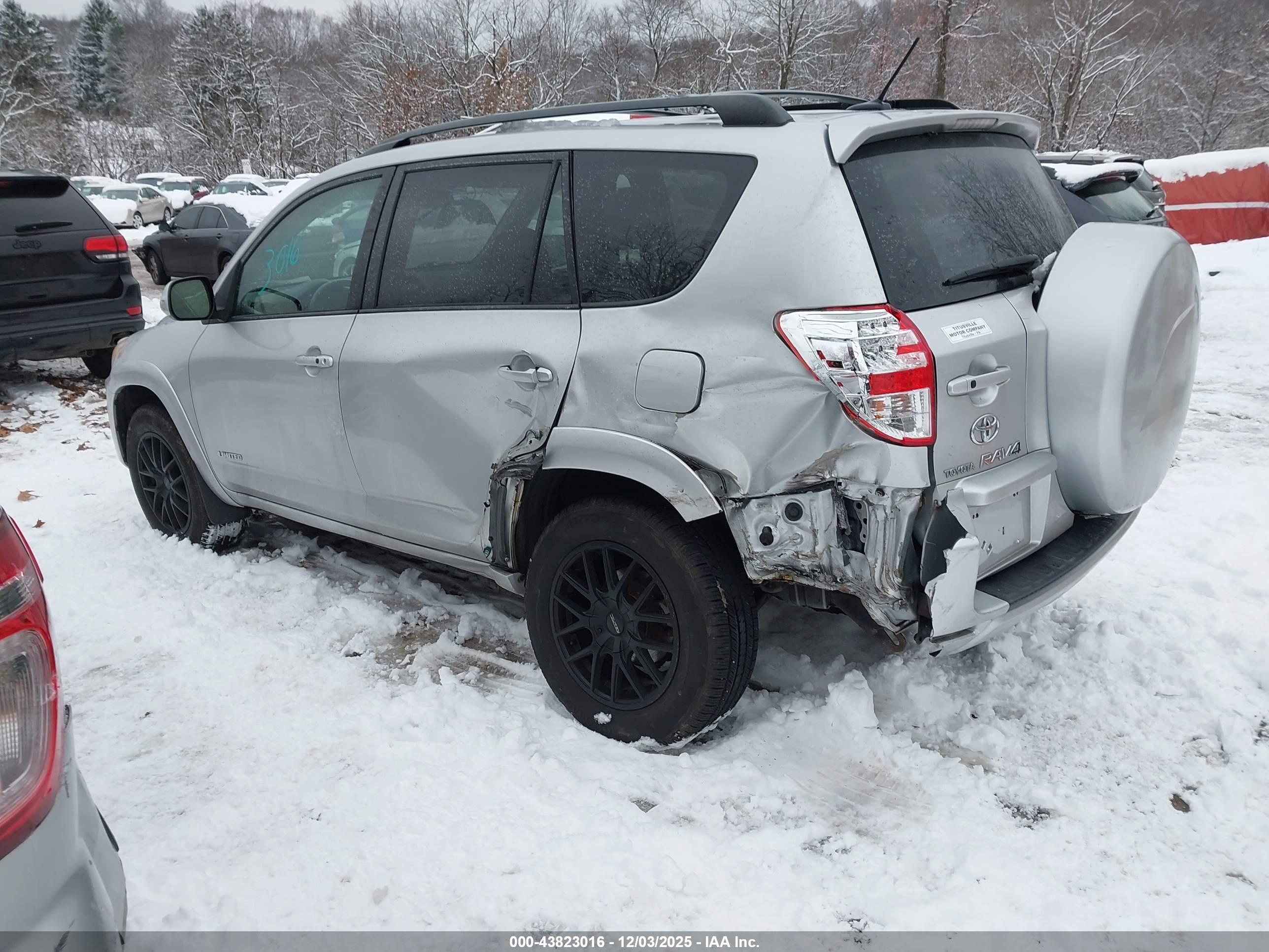 TOYOTA RAV4 image 3