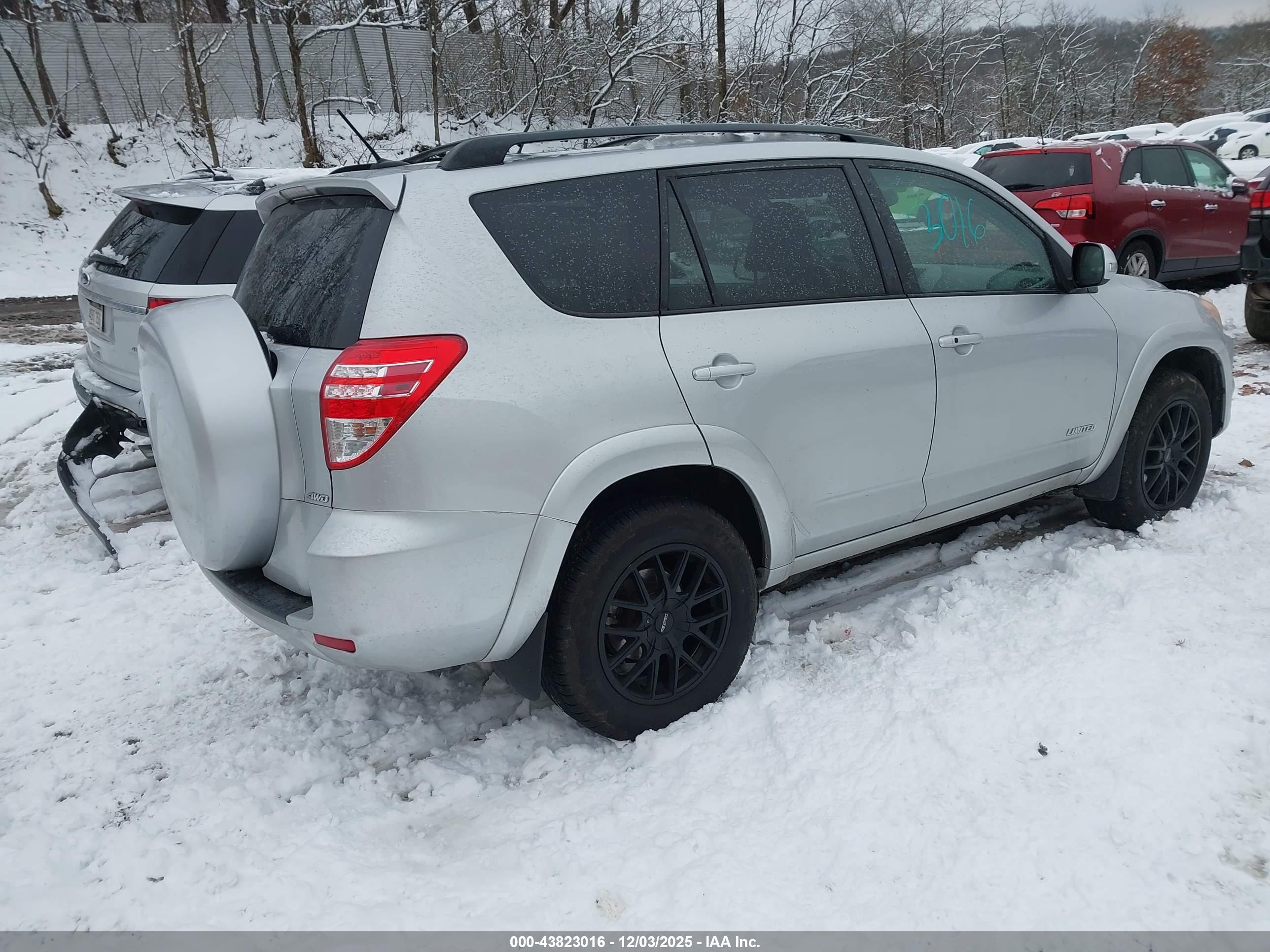 TOYOTA RAV4 image 4