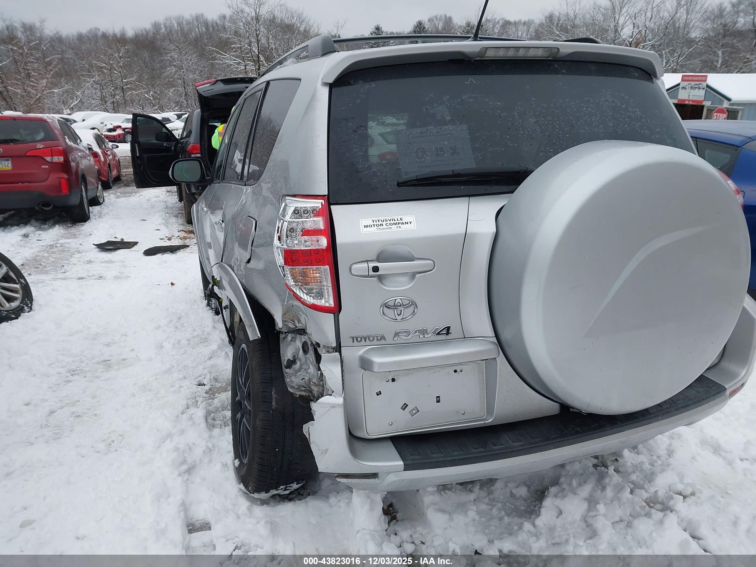 TOYOTA RAV4 image 6