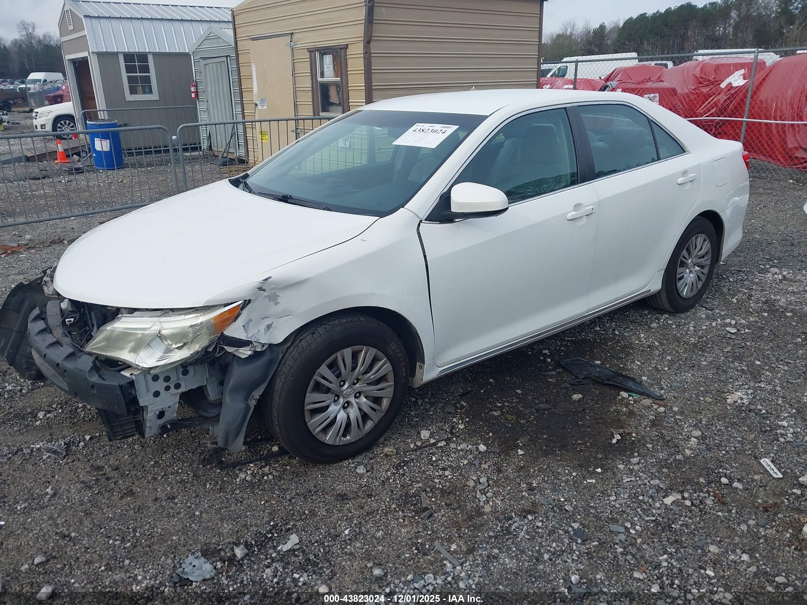 TOYOTA CAMRY image 2