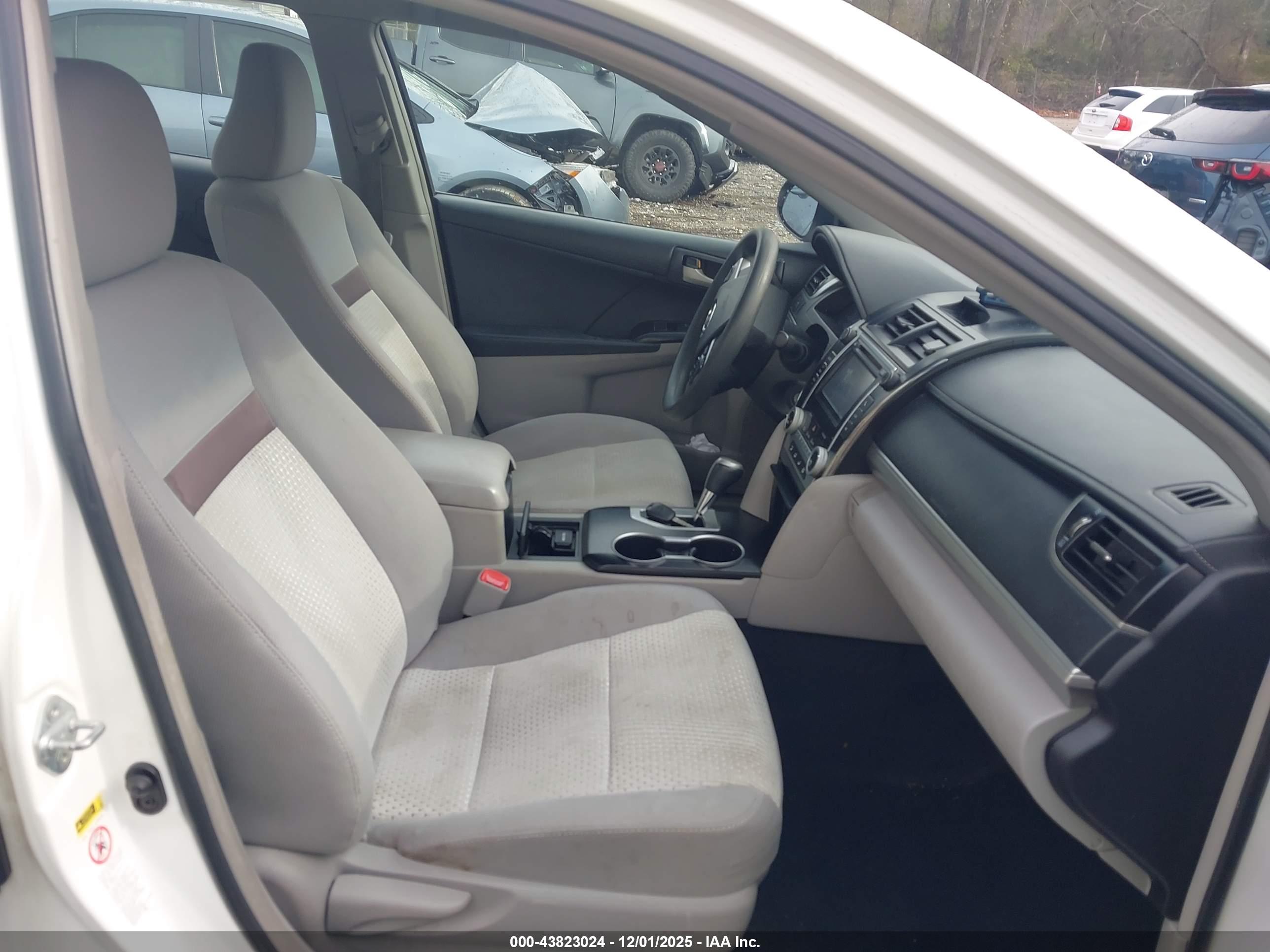 TOYOTA CAMRY image 5