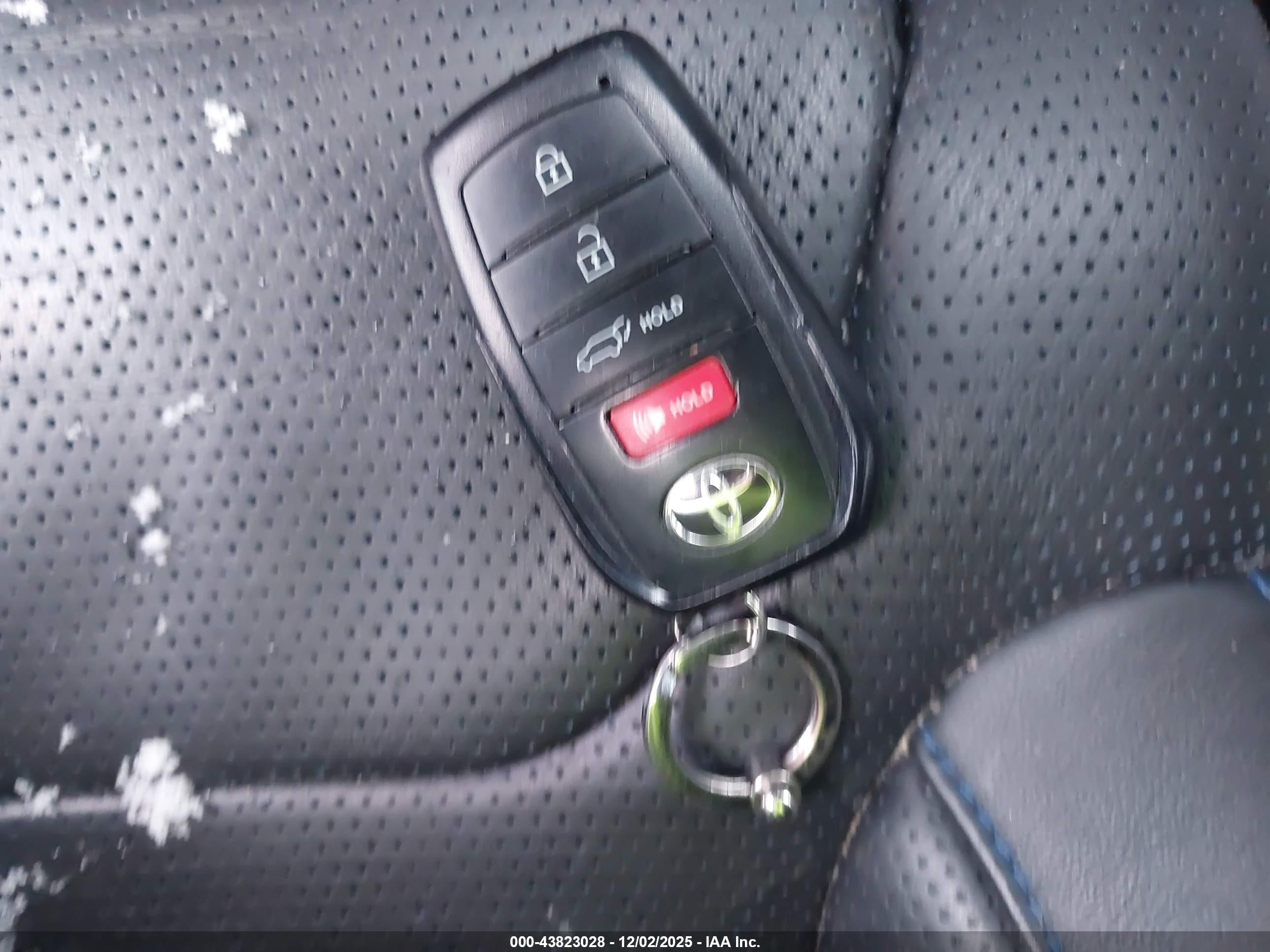 TOYOTA SEQUOIA image 11