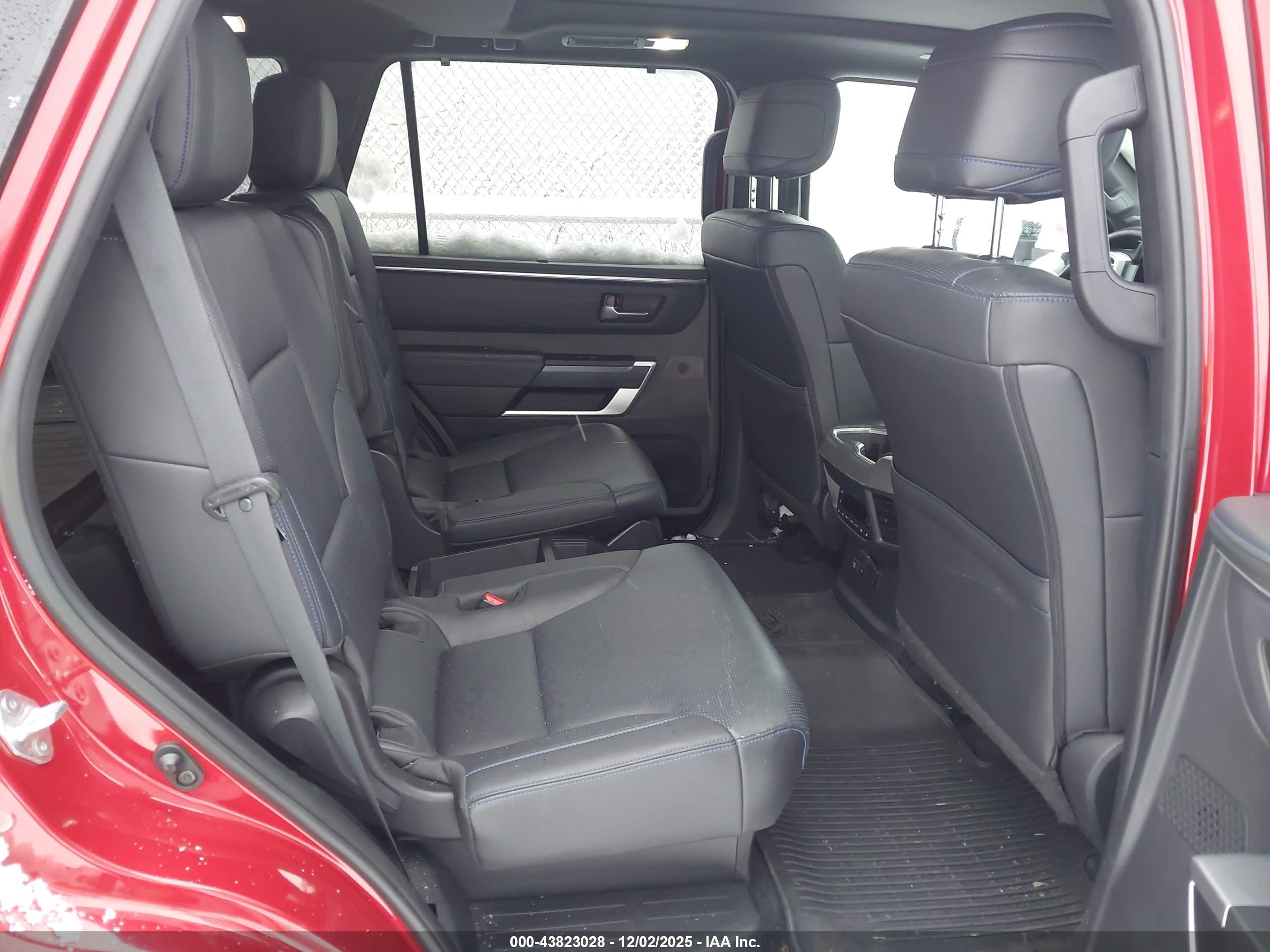 TOYOTA SEQUOIA image 8