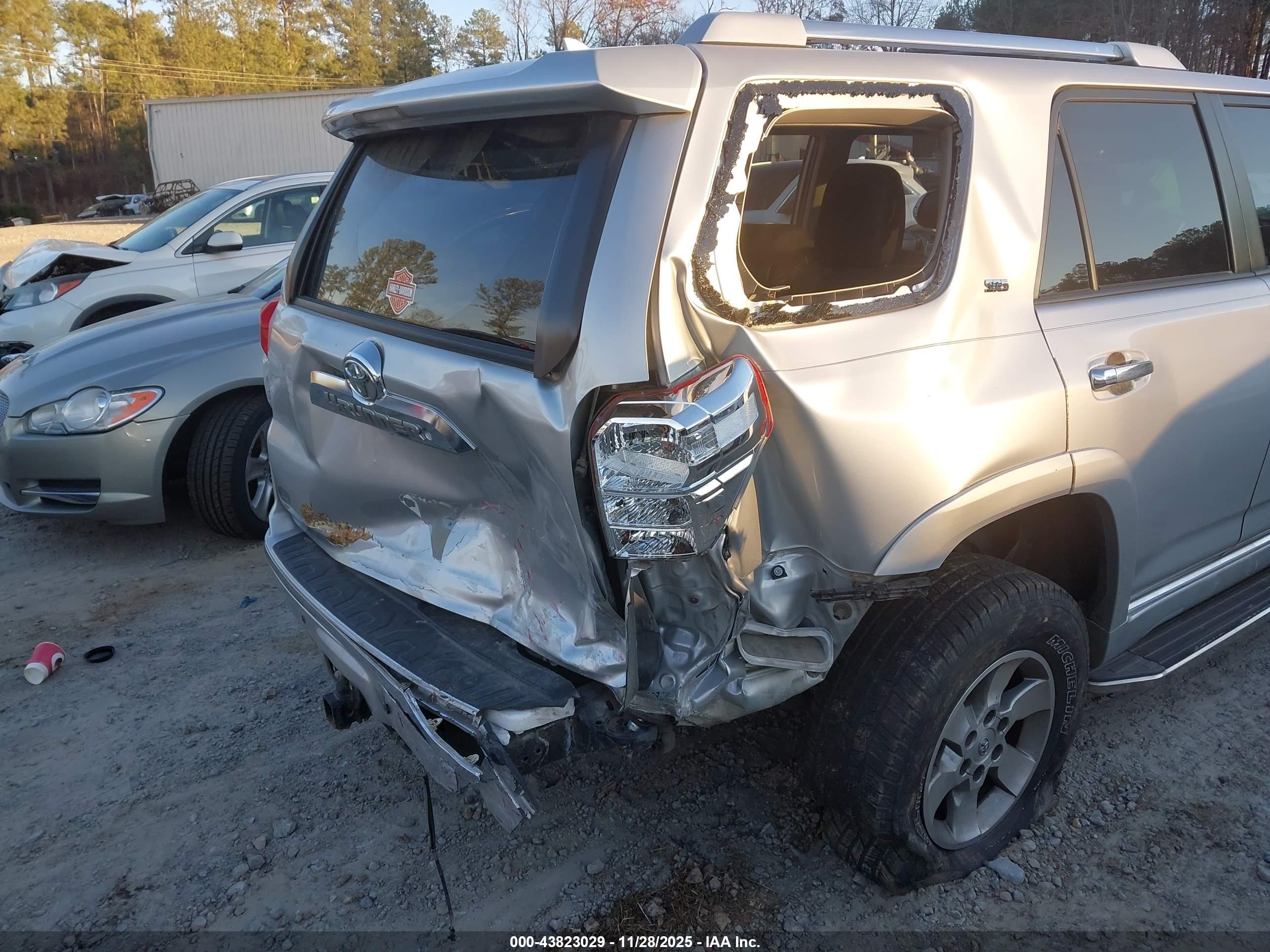 TOYOTA 4RUNNER image 6