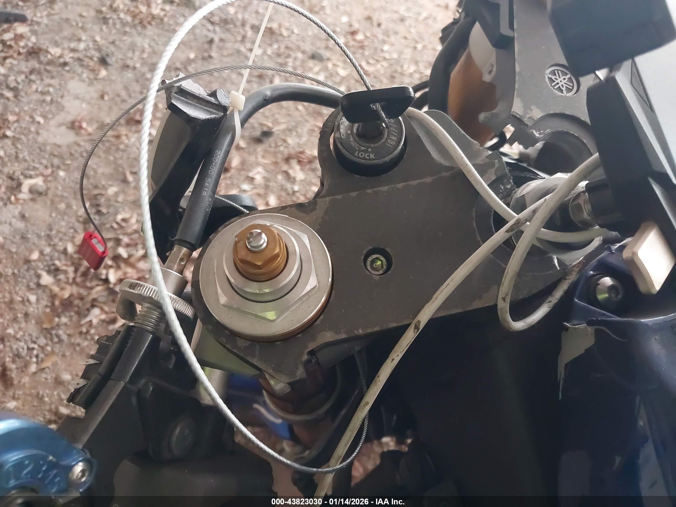 YAMAHA YZFR6 image 11