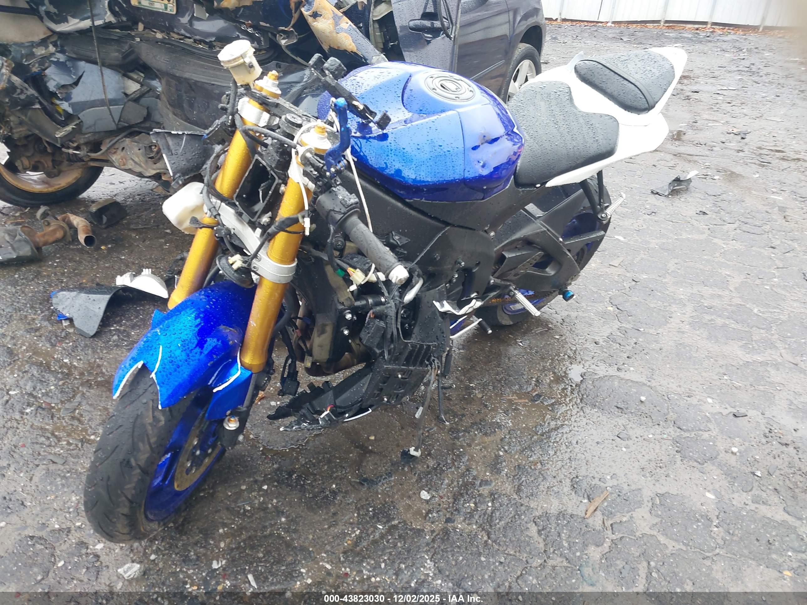 YAMAHA YZFR6 image 2