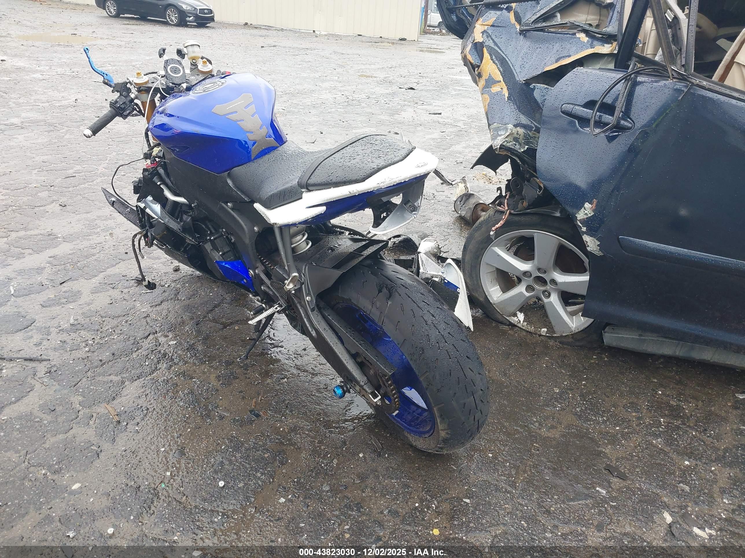 YAMAHA YZFR6 image 3