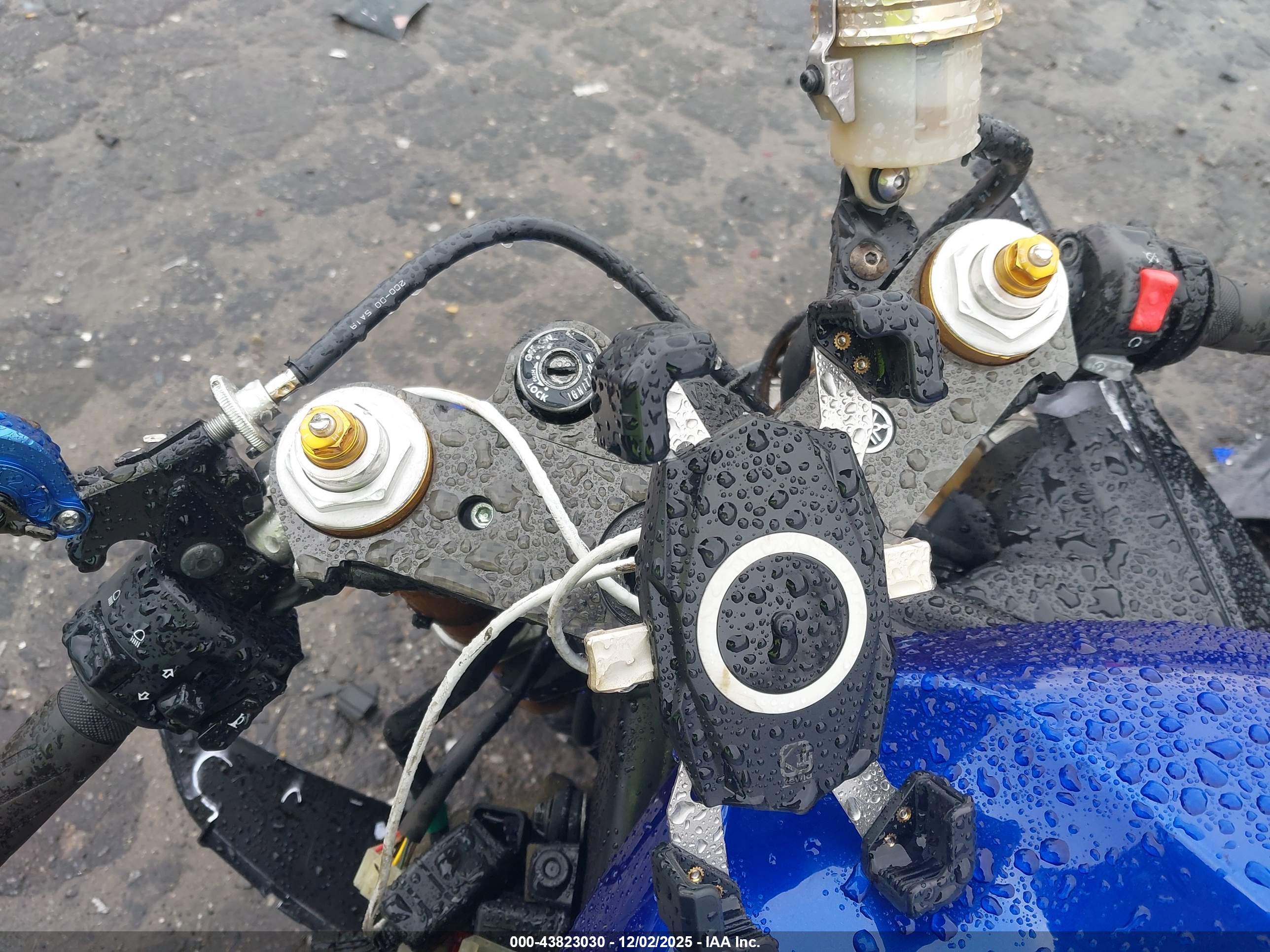 YAMAHA YZFR6 image 7