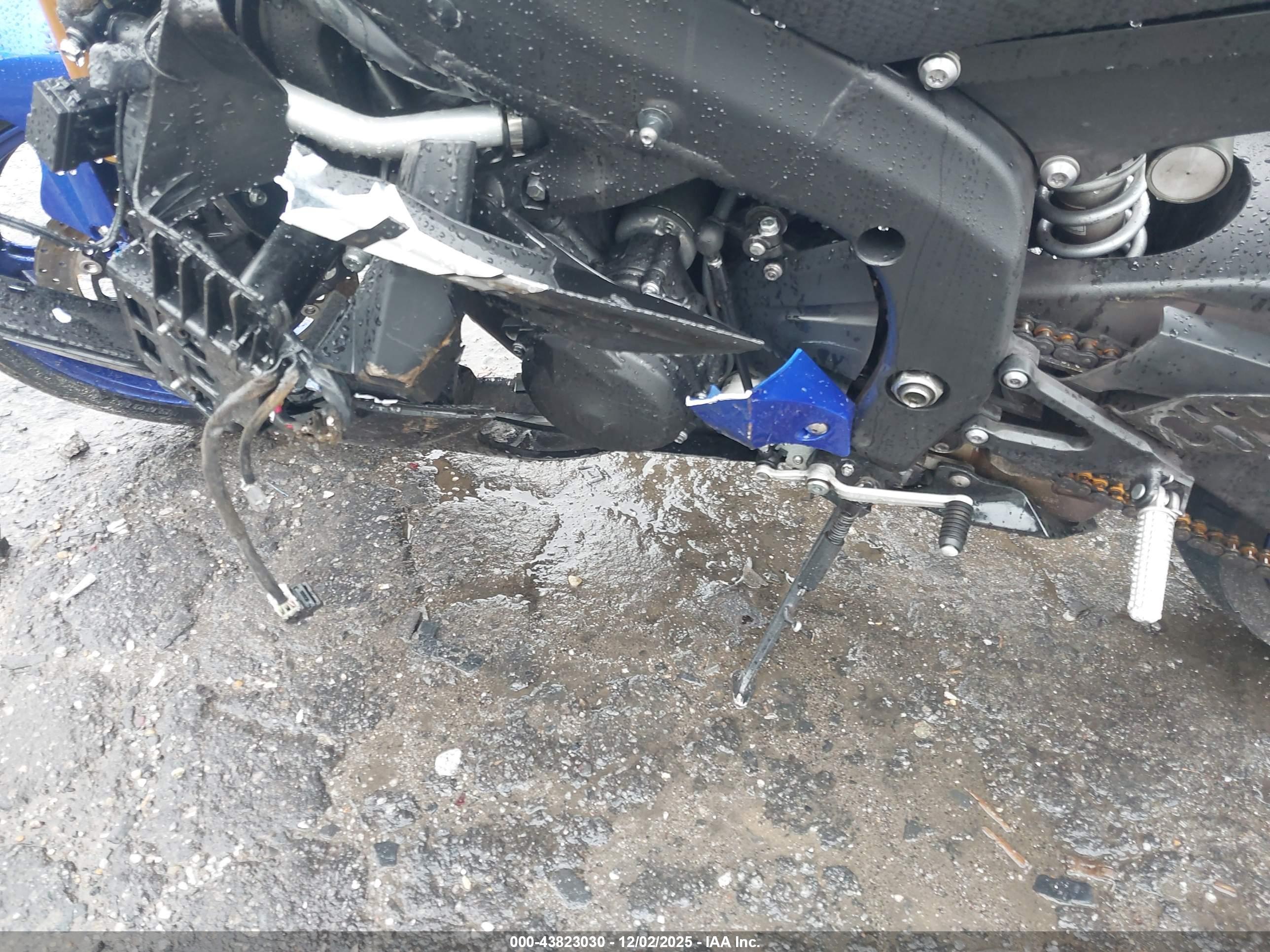 YAMAHA YZFR6 image 9