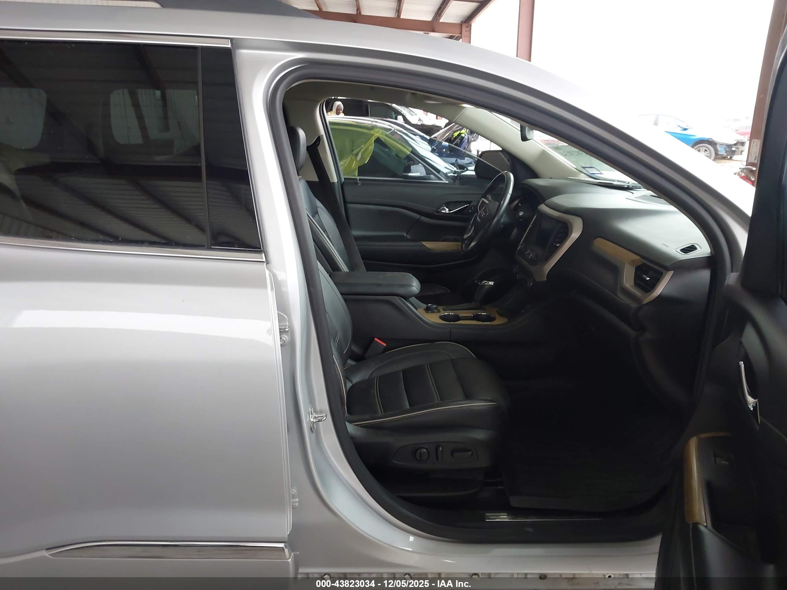 GMC ACADIA image 5