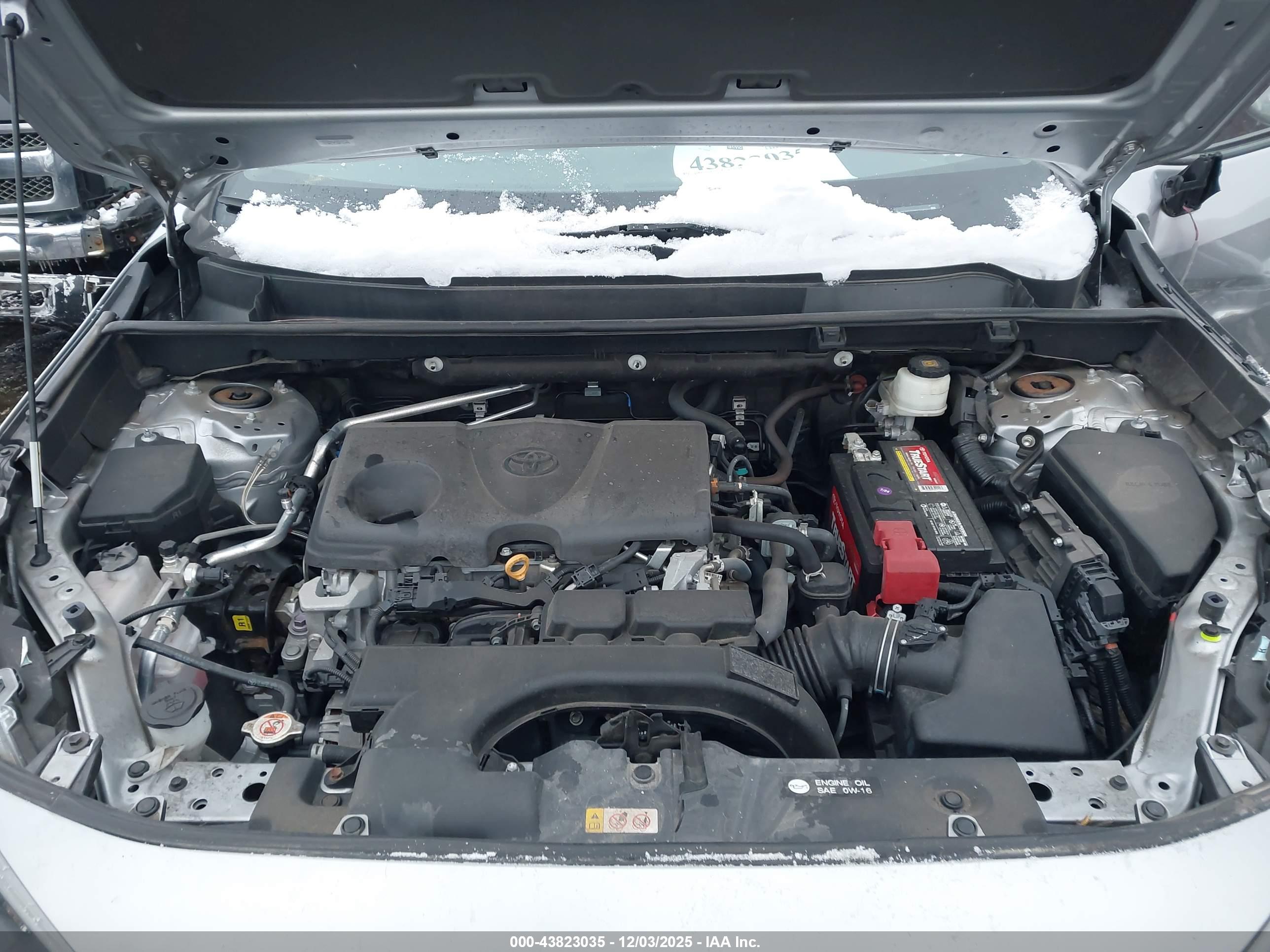 TOYOTA RAV4 image 10