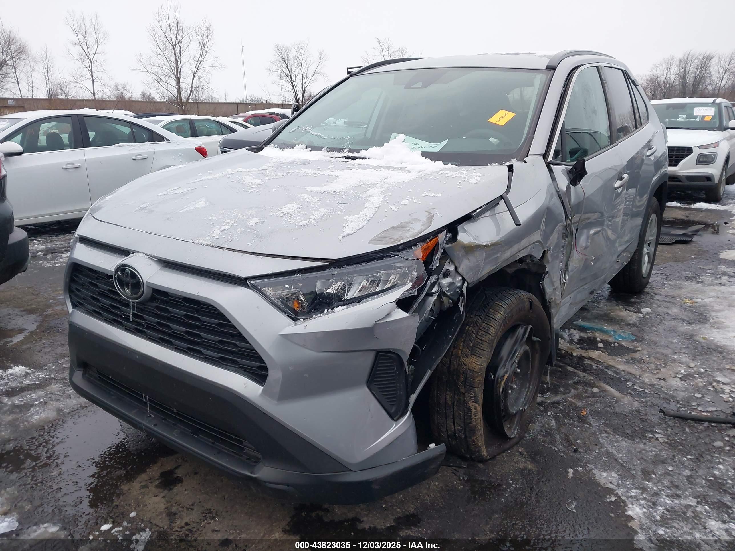 TOYOTA RAV4 image 2