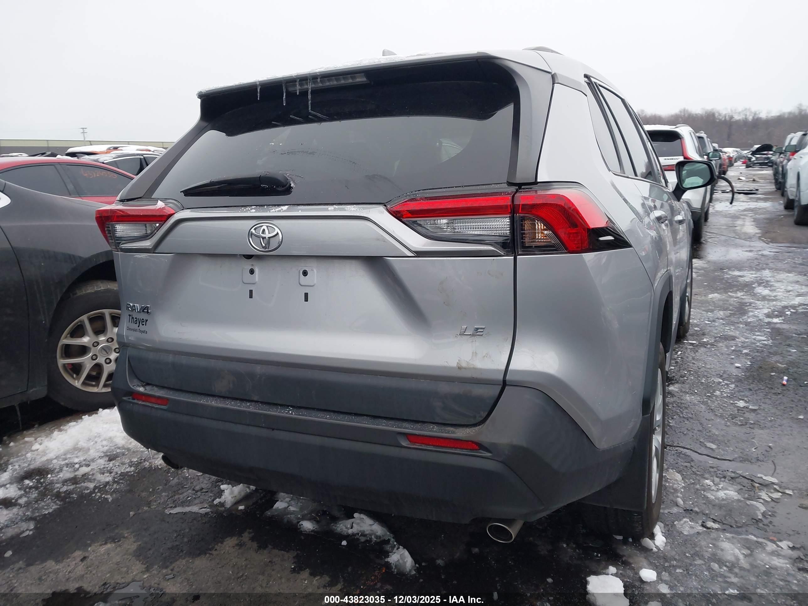TOYOTA RAV4 image 4