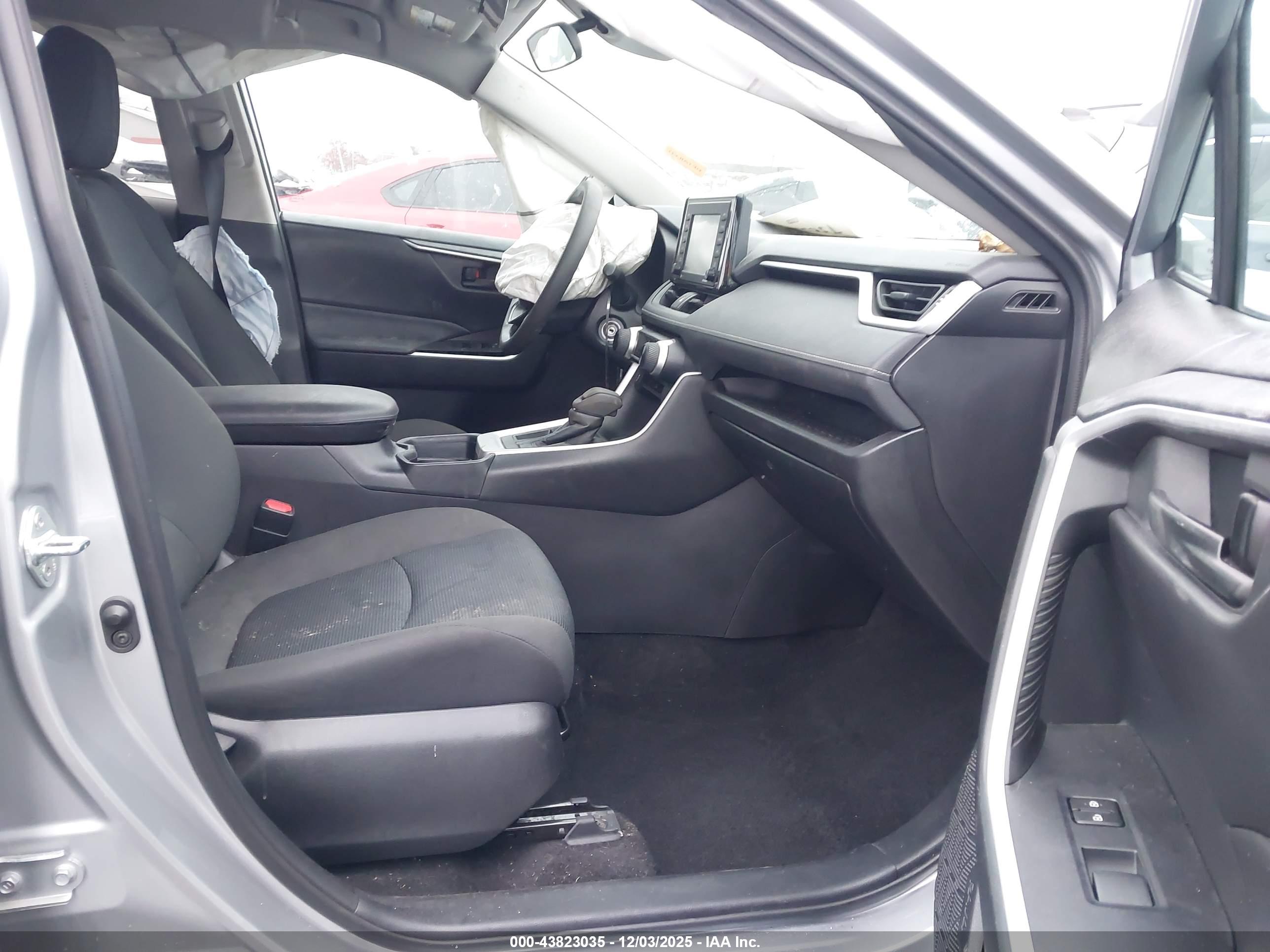 TOYOTA RAV4 image 5