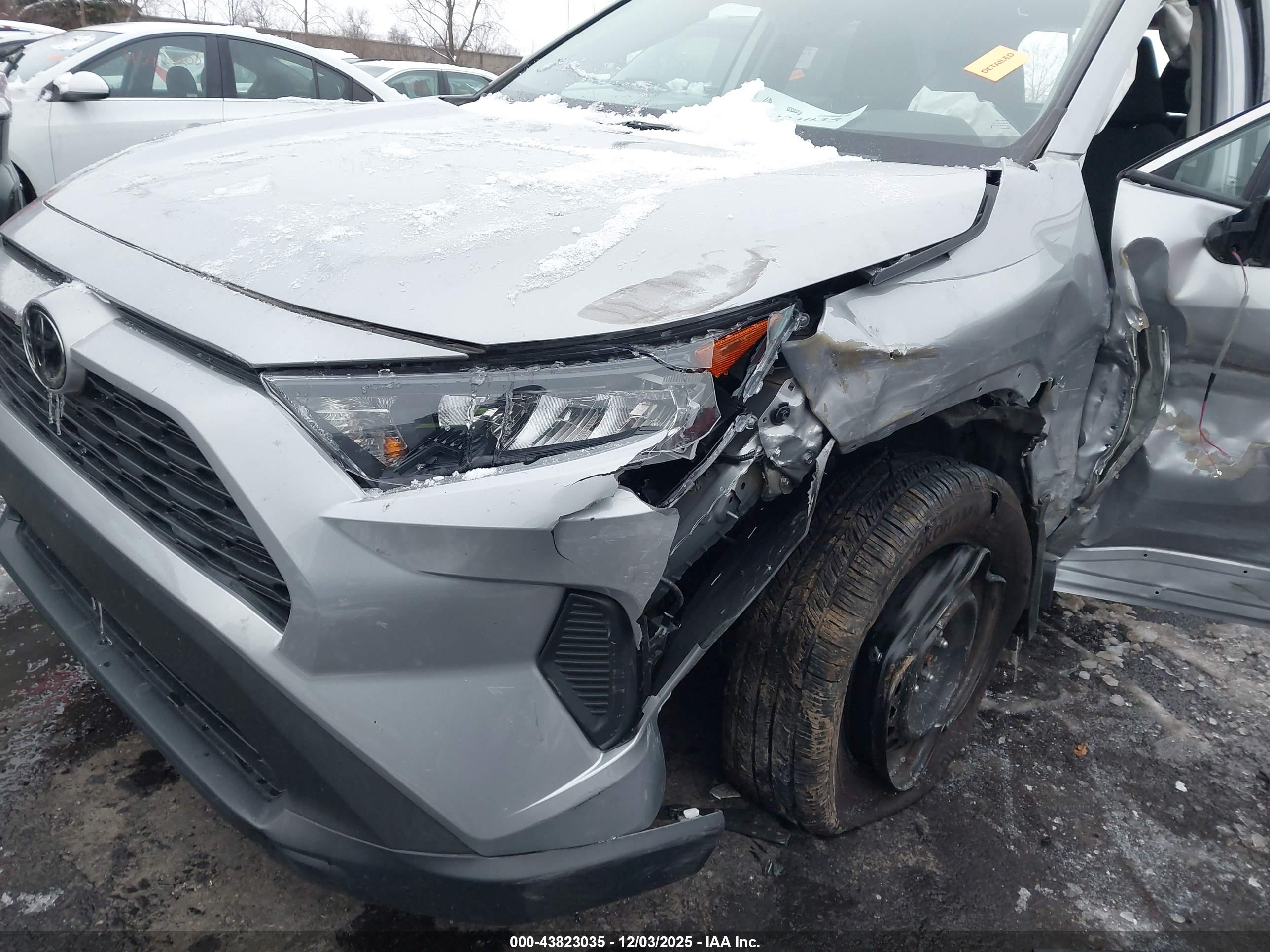 TOYOTA RAV4 image 6