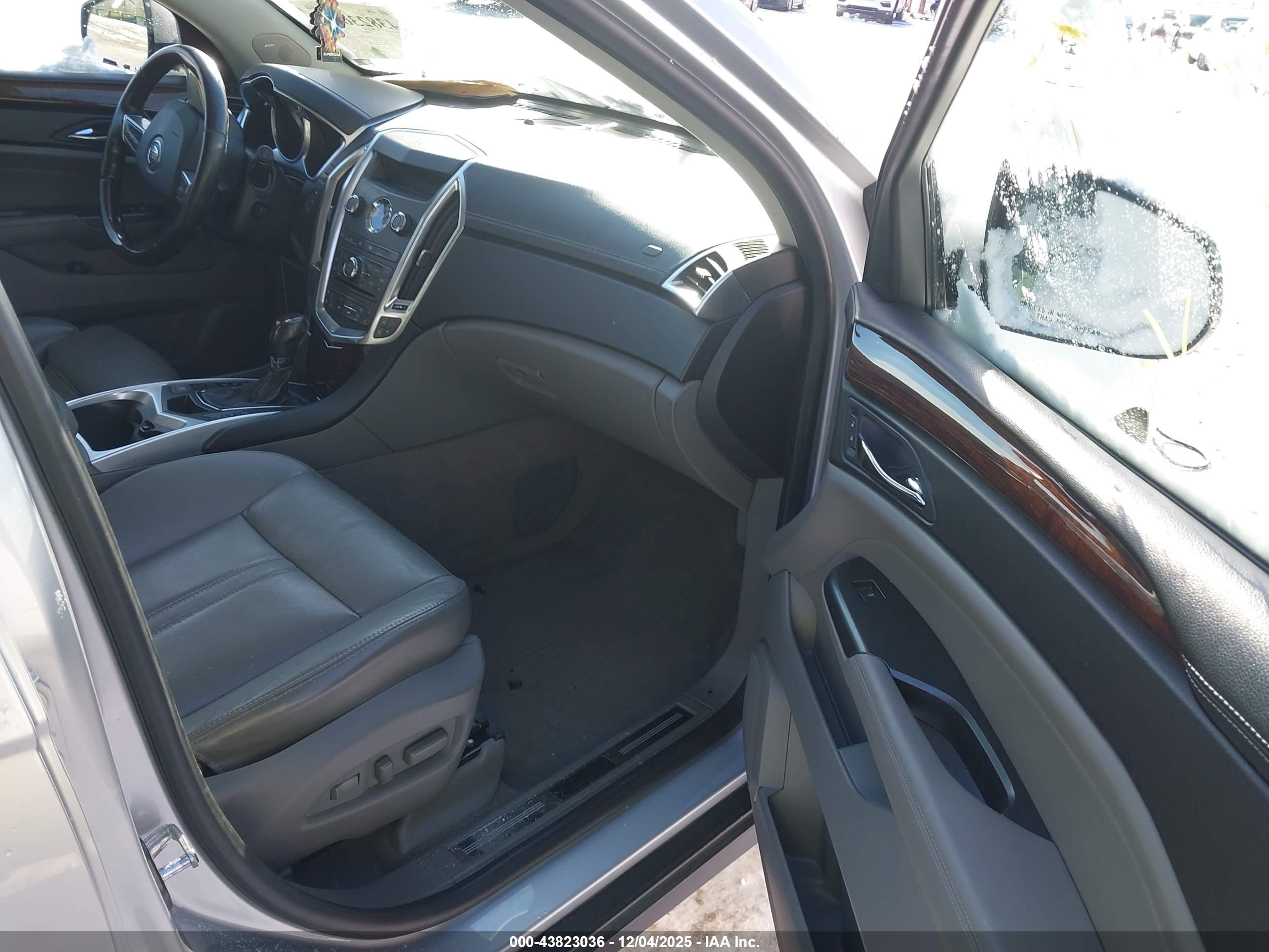 CADILLAC SRX image 5